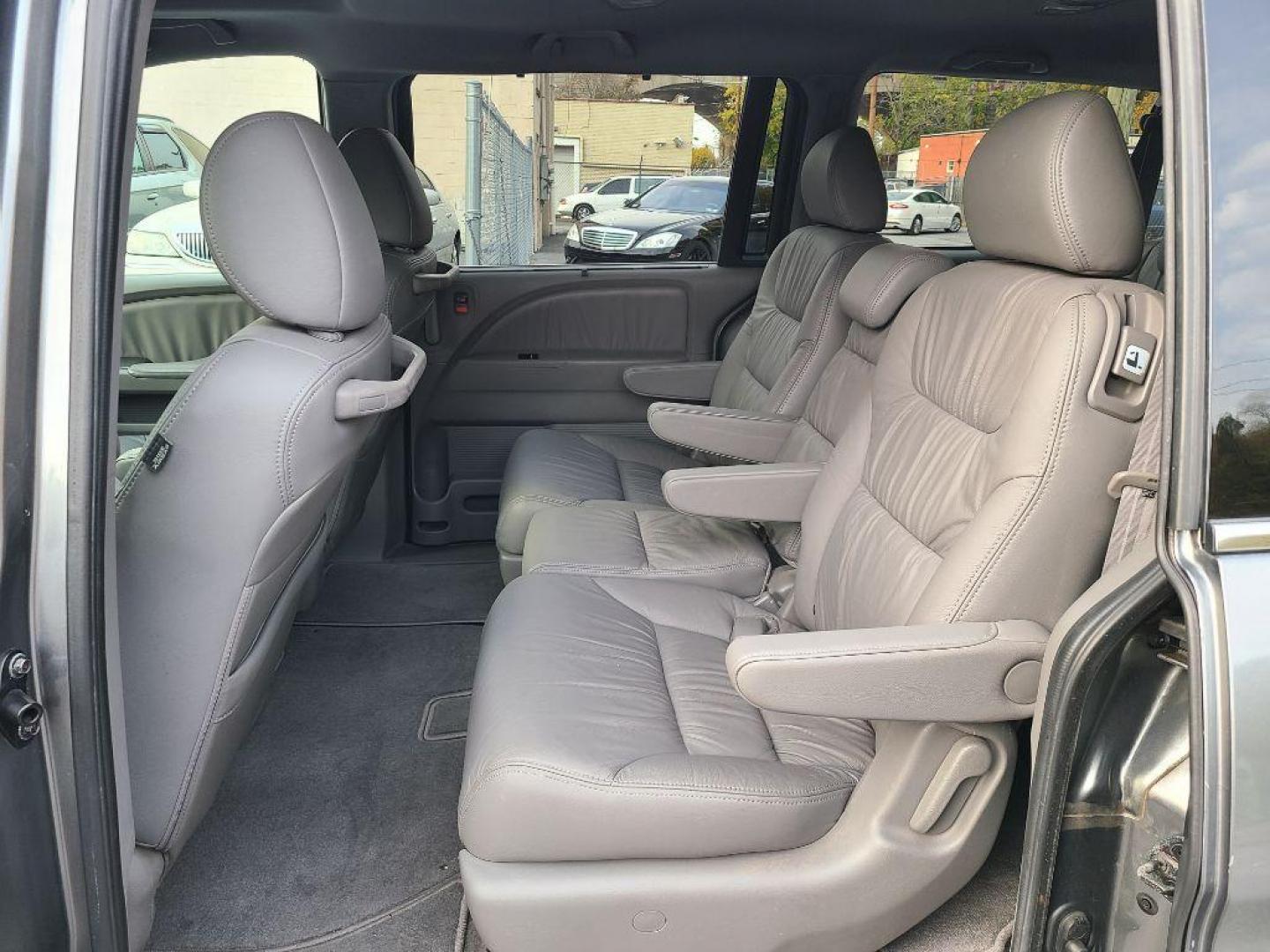2009 GRAY HONDA ODYSSEY EXL (5FNRL38629B) with an 3.5L engine, Automatic transmission, located at 117 North Cameron Street, Harrisburg, PA, 17101, (717) 963-8962, 40.267021, -76.875351 - WE FINANCE!!! Good Credit/ Bad Credit/ No Credit - ALL Trade-Ins Welcomed!!! ***Guaranteed Credit Approval*** APPLY ONLINE or CALL us TODAY ;) Internet Prices and Marketplace Prices are SPECIAL discounted ***CASH DEALS*** Retail Prices are higher. Please call us to discuss your cash and finan - Photo#15