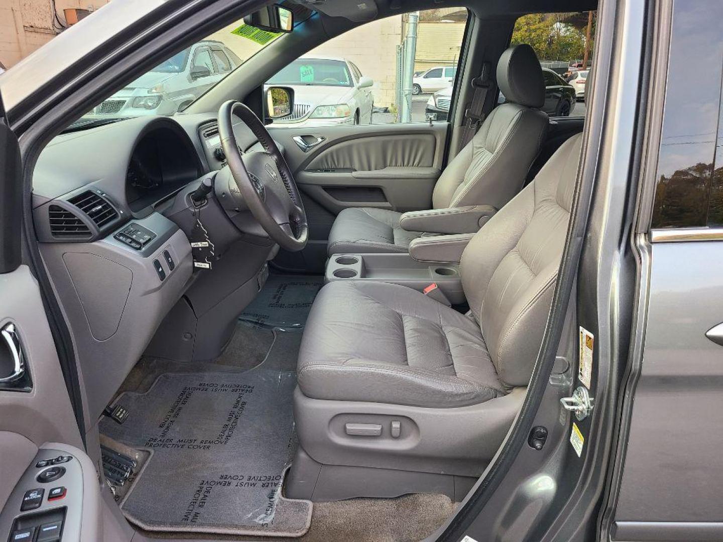 2009 GRAY HONDA ODYSSEY EXL (5FNRL38629B) with an 3.5L engine, Automatic transmission, located at 117 North Cameron Street, Harrisburg, PA, 17101, (717) 963-8962, 40.267021, -76.875351 - WE FINANCE!!! Good Credit/ Bad Credit/ No Credit - ALL Trade-Ins Welcomed!!! ***Guaranteed Credit Approval*** APPLY ONLINE or CALL us TODAY ;) Internet Prices and Marketplace Prices are SPECIAL discounted ***CASH DEALS*** Retail Prices are higher. Please call us to discuss your cash and finan - Photo#16