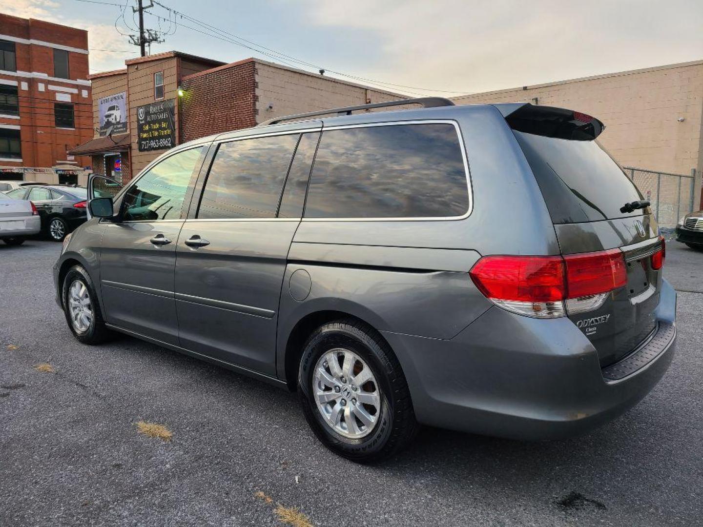 2009 GRAY HONDA ODYSSEY EXL (5FNRL38629B) with an 3.5L engine, Automatic transmission, located at 117 North Cameron Street, Harrisburg, PA, 17101, (717) 963-8962, 40.267021, -76.875351 - WE FINANCE!!! Good Credit/ Bad Credit/ No Credit - ALL Trade-Ins Welcomed!!! ***Guaranteed Credit Approval*** APPLY ONLINE or CALL us TODAY ;) Internet Prices and Marketplace Prices are SPECIAL discounted ***CASH DEALS*** Retail Prices are higher. Please call us to discuss your cash and finan - Photo#2