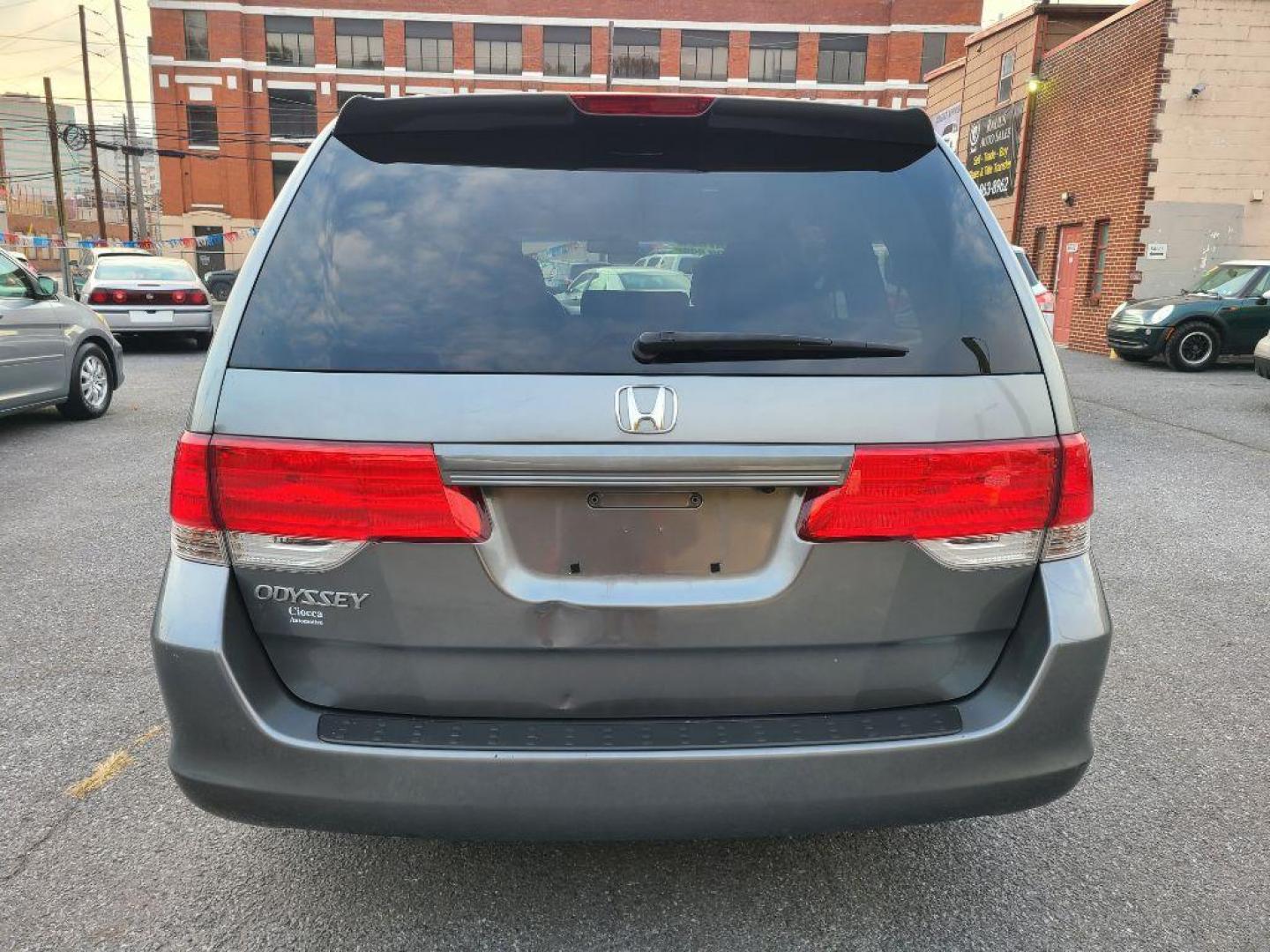 2009 GRAY HONDA ODYSSEY EXL (5FNRL38629B) with an 3.5L engine, Automatic transmission, located at 117 North Cameron Street, Harrisburg, PA, 17101, (717) 963-8962, 40.267021, -76.875351 - WE FINANCE!!! Good Credit/ Bad Credit/ No Credit - ALL Trade-Ins Welcomed!!! ***Guaranteed Credit Approval*** APPLY ONLINE or CALL us TODAY ;) Internet Prices and Marketplace Prices are SPECIAL discounted ***CASH DEALS*** Retail Prices are higher. Please call us to discuss your cash and finan - Photo#3