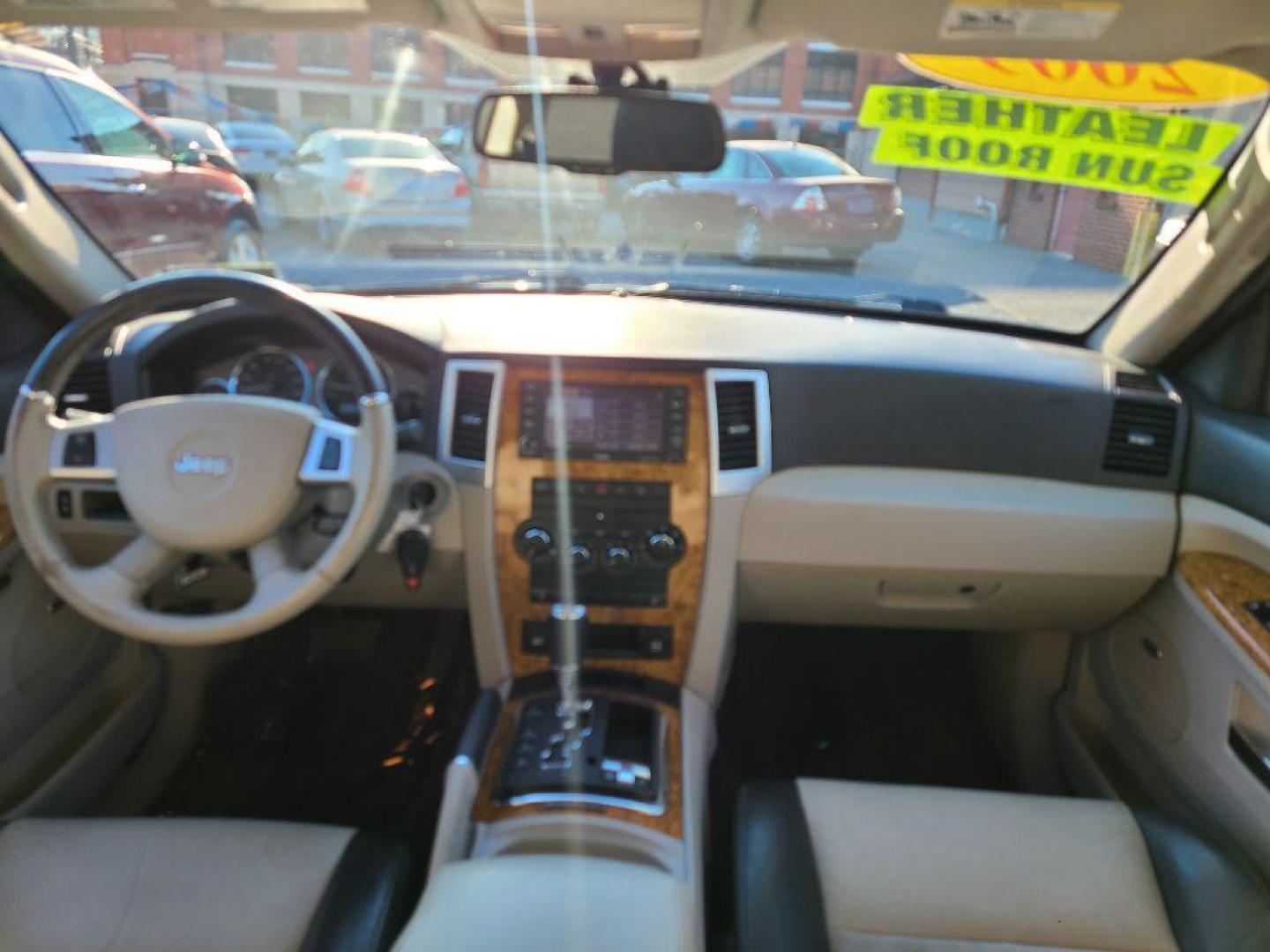 2009 GRAY JEEP GRAND CHEROKEE LIMITED (1J8HR58P99C) with an 4.7L engine, Automatic transmission, located at 117 North Cameron Street, Harrisburg, PA, 17101, (717) 963-8962, 40.267021, -76.875351 - WE FINANCE!!! Good Credit/ Bad Credit/ No Credit - ALL Trade-Ins Welcomed!!! ***Guaranteed Credit Approval*** APPLY ONLINE or CALL us TODAY ;) Internet Prices and Marketplace Prices are SPECIAL discounted ***CASH DEALS*** Retail Prices are higher. Please call us to discuss your cash and finan - Photo#10