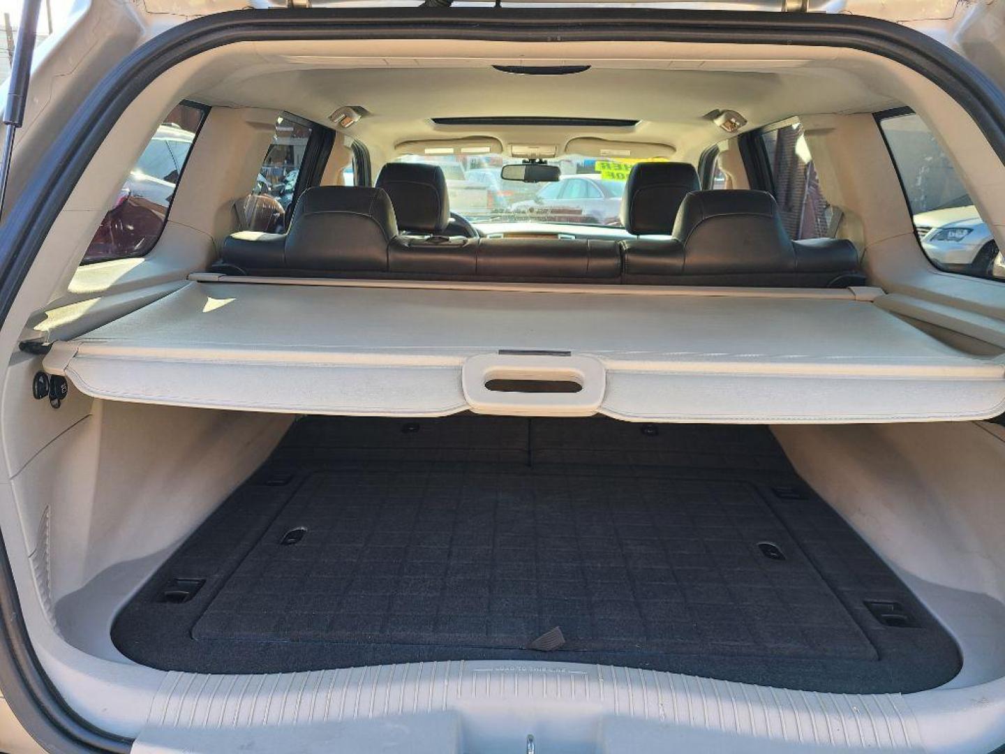 2009 GRAY JEEP GRAND CHEROKEE LIMITED (1J8HR58P99C) with an 4.7L engine, Automatic transmission, located at 117 North Cameron Street, Harrisburg, PA, 17101, (717) 963-8962, 40.267021, -76.875351 - WE FINANCE!!! Good Credit/ Bad Credit/ No Credit - ALL Trade-Ins Welcomed!!! ***Guaranteed Credit Approval*** APPLY ONLINE or CALL us TODAY ;) Internet Prices and Marketplace Prices are SPECIAL discounted ***CASH DEALS*** Retail Prices are higher. Please call us to discuss your cash and finan - Photo#13