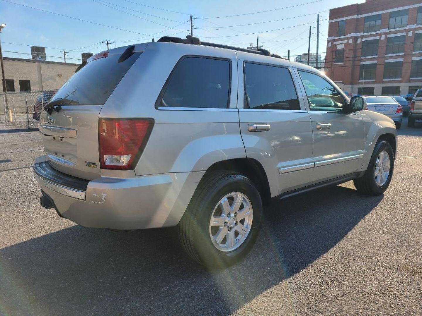 2009 GRAY JEEP GRAND CHEROKEE LIMITED (1J8HR58P99C) with an 4.7L engine, Automatic transmission, located at 117 North Cameron Street, Harrisburg, PA, 17101, (717) 963-8962, 40.267021, -76.875351 - WE FINANCE!!! Good Credit/ Bad Credit/ No Credit - ALL Trade-Ins Welcomed!!! ***Guaranteed Credit Approval*** APPLY ONLINE or CALL us TODAY ;) Internet Prices and Marketplace Prices are SPECIAL discounted ***CASH DEALS*** Retail Prices are higher. Please call us to discuss your cash and finan - Photo#2