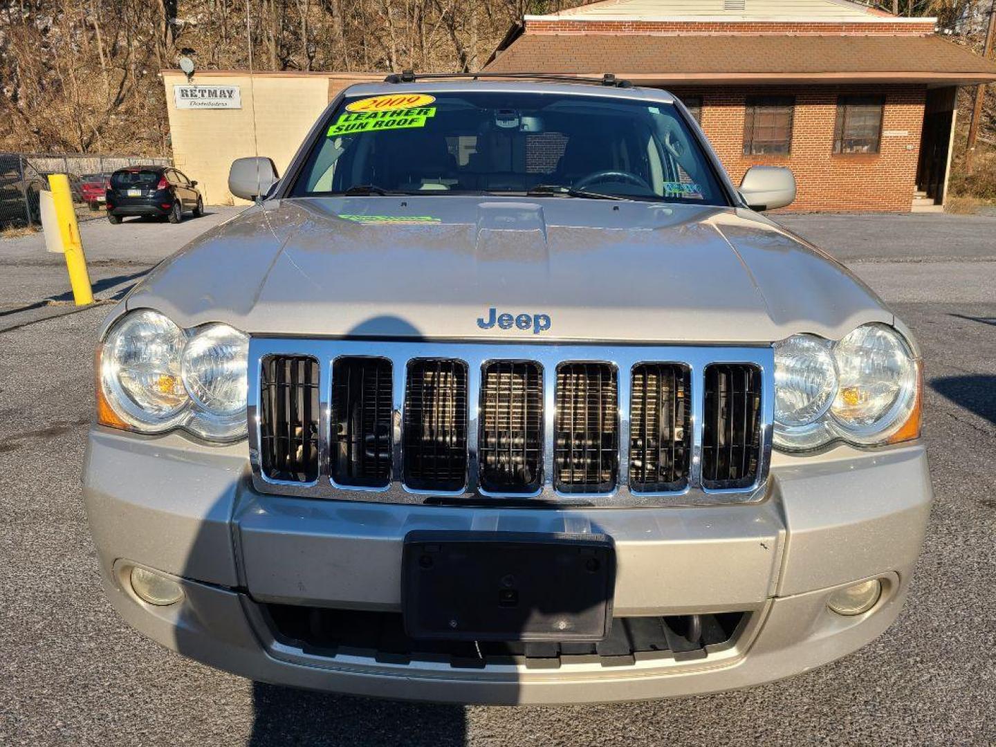 2009 GRAY JEEP GRAND CHEROKEE LIMITED (1J8HR58P99C) with an 4.7L engine, Automatic transmission, located at 117 North Cameron Street, Harrisburg, PA, 17101, (717) 963-8962, 40.267021, -76.875351 - WE FINANCE!!! Good Credit/ Bad Credit/ No Credit - ALL Trade-Ins Welcomed!!! ***Guaranteed Credit Approval*** APPLY ONLINE or CALL us TODAY ;) Internet Prices and Marketplace Prices are SPECIAL discounted ***CASH DEALS*** Retail Prices are higher. Please call us to discuss your cash and finan - Photo#7