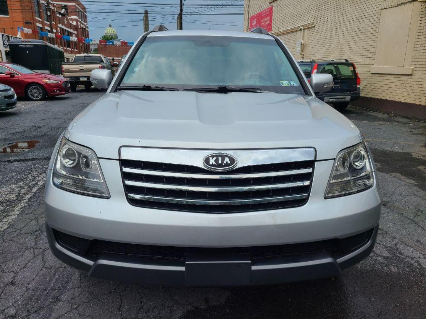 2009 SILVER KIA BORREGO LX (KNDJH741195) with an 3.8L engine, Automatic transmission, located at 117 North Cameron Street, Harrisburg, PA, 17101, (717) 963-8962, 40.267021, -76.875351 - WE FINANCE!!! Good Credit/ Bad Credit/ No Credit - ALL Trade-Ins Welcomed!!! ***Guaranteed Credit Approval*** APPLY ONLINE or CALL us TODAY ;) Internet Prices and Marketplace Prices are SPECIAL discounted ***CASH DEALS*** Retail Prices are higher. Please call us to discuss your cash and finan - Photo#7