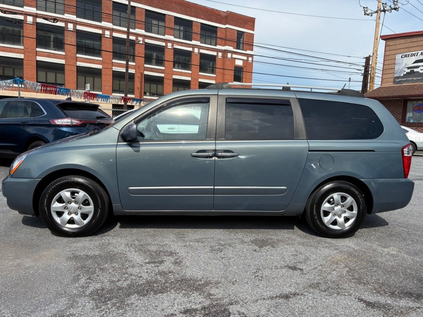 2009 BLUE KIA SEDONA EX (KNDMB233996) with an 3.8L engine, Automatic transmission, located at 117 North Cameron Street, Harrisburg, PA, 17101, (717) 963-8962, 40.267021, -76.875351 - WE FINANCE!!! MOST vehicles are available for financing. Good Credit/ Challenged Credit/ No Credit - ALL Trade-Ins Welcomed!!! APPLY ONLINE or CALL us TODAY Please call us to discuss your cash and/or financing options. Thanks for checking our inventory! We're here to help.- Photo#1