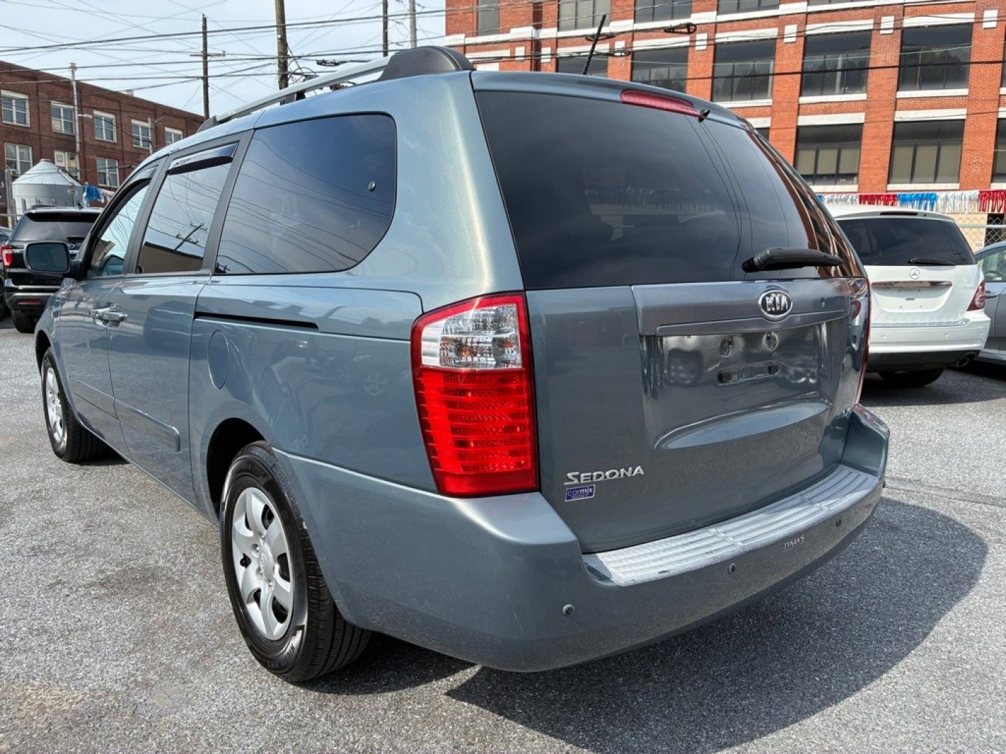 2009 BLUE KIA SEDONA EX (KNDMB233996) with an 3.8L engine, Automatic transmission, located at 117 North Cameron Street, Harrisburg, PA, 17101, (717) 963-8962, 40.267021, -76.875351 - WE FINANCE!!! MOST vehicles are available for financing. Good Credit/ Challenged Credit/ No Credit - ALL Trade-Ins Welcomed!!! APPLY ONLINE or CALL us TODAY Please call us to discuss your cash and/or financing options. Thanks for checking our inventory! We're here to help.- Photo#2