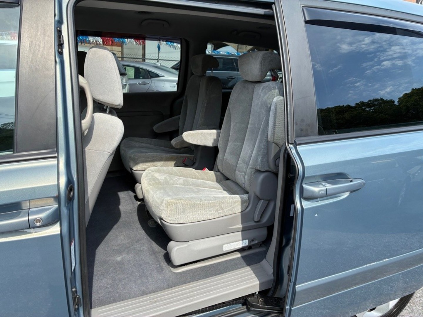 2009 BLUE KIA SEDONA EX (KNDMB233996) with an 3.8L engine, Automatic transmission, located at 117 North Cameron Street, Harrisburg, PA, 17101, (717) 963-8962, 40.267021, -76.875351 - WE FINANCE!!! MOST vehicles are available for financing. Good Credit/ Challenged Credit/ No Credit - ALL Trade-Ins Welcomed!!! APPLY ONLINE or CALL us TODAY Please call us to discuss your cash and/or financing options. Thanks for checking our inventory! We're here to help.- Photo#12