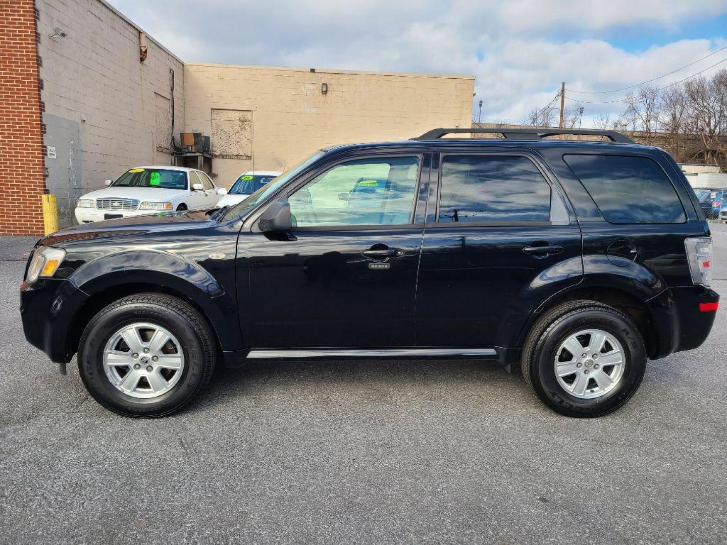 2009 BLACK MERCURY MARINER (4M2CU91729K) with an 2.5L engine, Automatic transmission, located at 117 North Cameron Street, Harrisburg, PA, 17101, (717) 963-8962, 40.267021, -76.875351 - WE FINANCE!!! Good Credit/ Bad Credit/ No Credit - ALL Trade-Ins Welcomed!!! ***Guaranteed Credit Approval*** APPLY ONLINE or CALL us TODAY ;) Internet Prices and Marketplace Prices are SPECIAL discounted ***CASH DEALS*** Retail Prices are higher. Please call us to discuss your cash and finan - Photo#1