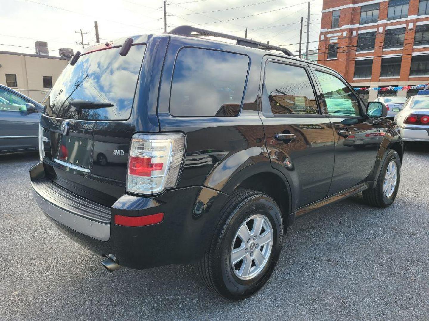2009 BLACK MERCURY MARINER (4M2CU91729K) with an 2.5L engine, Automatic transmission, located at 117 North Cameron Street, Harrisburg, PA, 17101, (717) 963-8962, 40.267021, -76.875351 - WE FINANCE!!! Good Credit/ Bad Credit/ No Credit - ALL Trade-Ins Welcomed!!! ***Guaranteed Credit Approval*** APPLY ONLINE or CALL us TODAY ;) Internet Prices and Marketplace Prices are SPECIAL discounted ***CASH DEALS*** Retail Prices are higher. Please call us to discuss your cash and finan - Photo#4