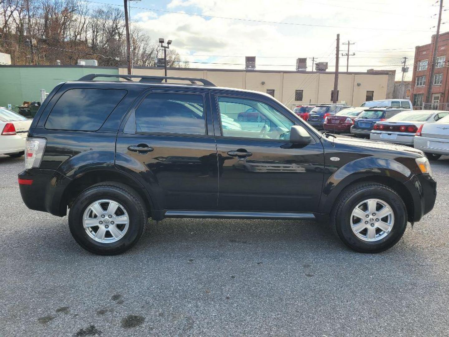 2009 BLACK MERCURY MARINER (4M2CU91729K) with an 2.5L engine, Automatic transmission, located at 117 North Cameron Street, Harrisburg, PA, 17101, (717) 963-8962, 40.267021, -76.875351 - WE FINANCE!!! Good Credit/ Bad Credit/ No Credit - ALL Trade-Ins Welcomed!!! ***Guaranteed Credit Approval*** APPLY ONLINE or CALL us TODAY ;) Internet Prices and Marketplace Prices are SPECIAL discounted ***CASH DEALS*** Retail Prices are higher. Please call us to discuss your cash and finan - Photo#5