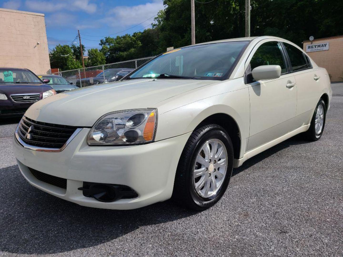 2009 WHITE MITSUBISHI GALANT ES (4A3AB36F09E) with an 2.4L engine, Automatic transmission, located at 117 North Cameron Street, Harrisburg, PA, 17101, (717) 963-8962, 40.267021, -76.875351 - WE FINANCE!!! Good Credit/ Bad Credit/ No Credit - ALL Trade-Ins Welcomed!!! ***Guaranteed Credit Approval*** APPLY ONLINE or CALL us TODAY ;) Internet Prices and Marketplace Prices are SPECIAL discounted ***CASH DEALS*** Retail Prices are higher. Please call us to discuss your cash and finan - Photo#0