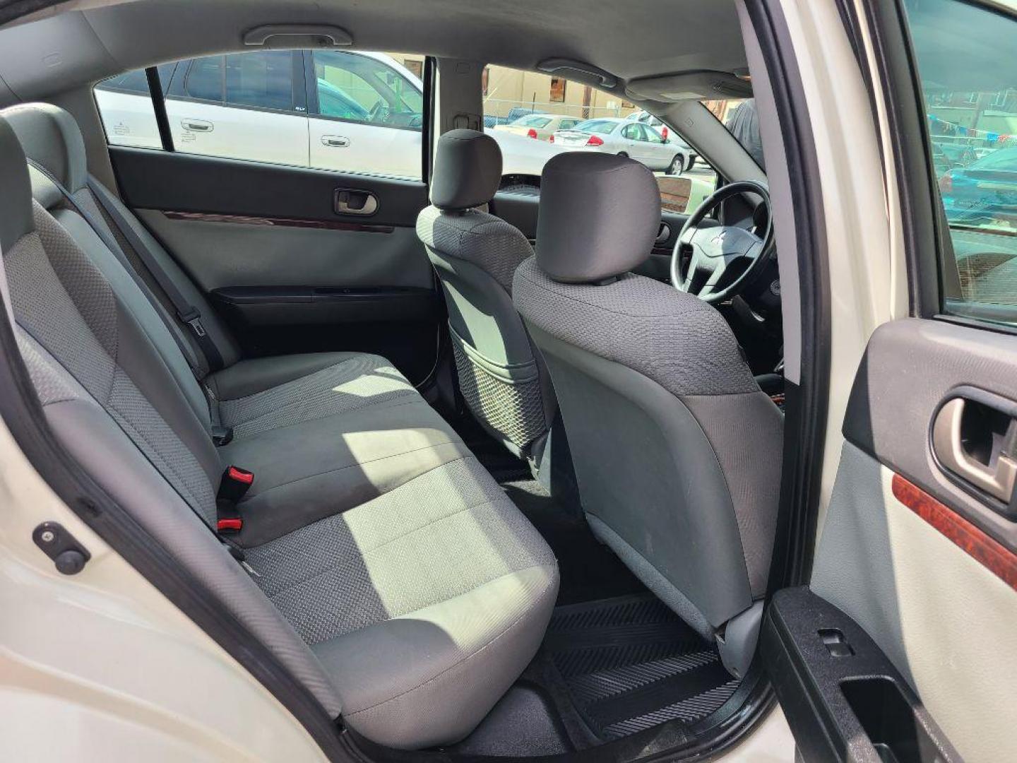 2009 WHITE MITSUBISHI GALANT ES (4A3AB36F09E) with an 2.4L engine, Automatic transmission, located at 117 North Cameron Street, Harrisburg, PA, 17101, (717) 963-8962, 40.267021, -76.875351 - WE FINANCE!!! Good Credit/ Bad Credit/ No Credit - ALL Trade-Ins Welcomed!!! ***Guaranteed Credit Approval*** APPLY ONLINE or CALL us TODAY ;) Internet Prices and Marketplace Prices are SPECIAL discounted ***CASH DEALS*** Retail Prices are higher. Please call us to discuss your cash and finan - Photo#10