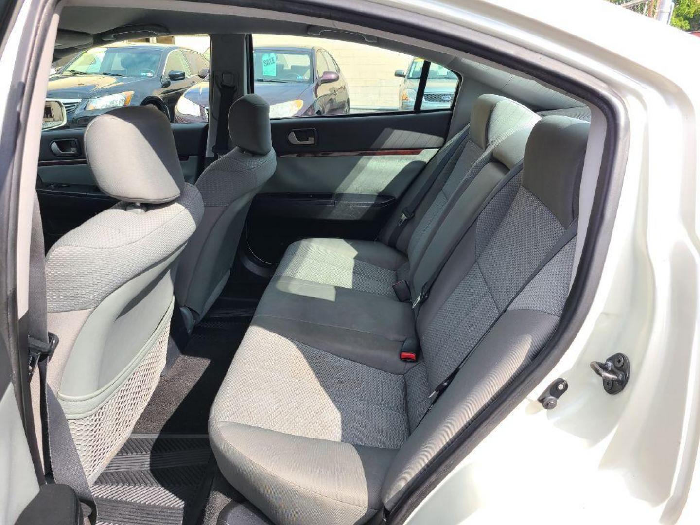 2009 WHITE MITSUBISHI GALANT ES (4A3AB36F09E) with an 2.4L engine, Automatic transmission, located at 117 North Cameron Street, Harrisburg, PA, 17101, (717) 963-8962, 40.267021, -76.875351 - WE FINANCE!!! Good Credit/ Bad Credit/ No Credit - ALL Trade-Ins Welcomed!!! ***Guaranteed Credit Approval*** APPLY ONLINE or CALL us TODAY ;) Internet Prices and Marketplace Prices are SPECIAL discounted ***CASH DEALS*** Retail Prices are higher. Please call us to discuss your cash and finan - Photo#11