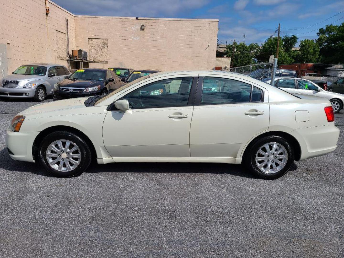 2009 WHITE MITSUBISHI GALANT ES (4A3AB36F09E) with an 2.4L engine, Automatic transmission, located at 117 North Cameron Street, Harrisburg, PA, 17101, (717) 963-8962, 40.267021, -76.875351 - WE FINANCE!!! Good Credit/ Bad Credit/ No Credit - ALL Trade-Ins Welcomed!!! ***Guaranteed Credit Approval*** APPLY ONLINE or CALL us TODAY ;) Internet Prices and Marketplace Prices are SPECIAL discounted ***CASH DEALS*** Retail Prices are higher. Please call us to discuss your cash and finan - Photo#1