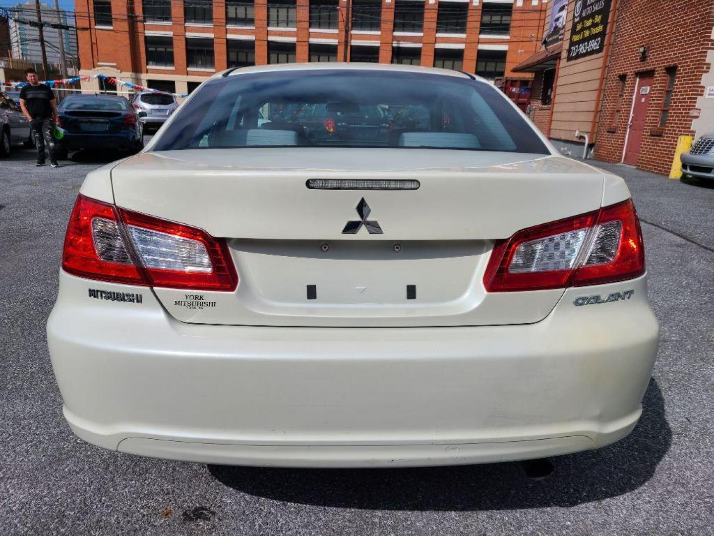 2009 WHITE MITSUBISHI GALANT ES (4A3AB36F09E) with an 2.4L engine, Automatic transmission, located at 117 North Cameron Street, Harrisburg, PA, 17101, (717) 963-8962, 40.267021, -76.875351 - WE FINANCE!!! Good Credit/ Bad Credit/ No Credit - ALL Trade-Ins Welcomed!!! ***Guaranteed Credit Approval*** APPLY ONLINE or CALL us TODAY ;) Internet Prices and Marketplace Prices are SPECIAL discounted ***CASH DEALS*** Retail Prices are higher. Please call us to discuss your cash and finan - Photo#3