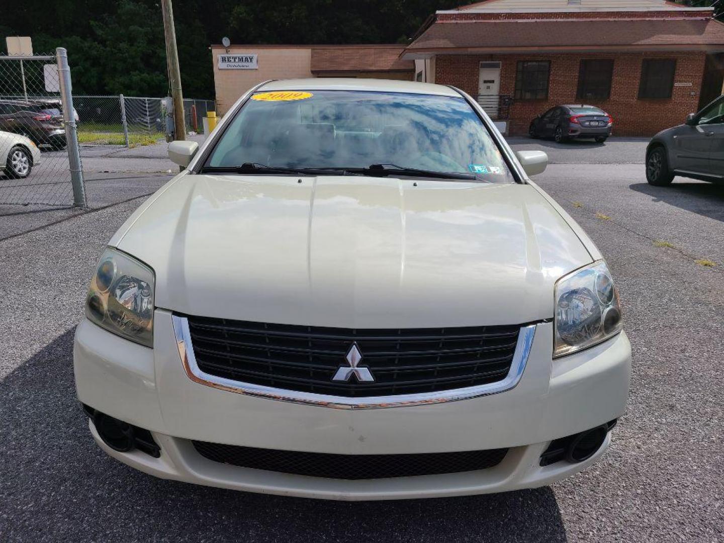 2009 WHITE MITSUBISHI GALANT ES (4A3AB36F09E) with an 2.4L engine, Automatic transmission, located at 117 North Cameron Street, Harrisburg, PA, 17101, (717) 963-8962, 40.267021, -76.875351 - WE FINANCE!!! Good Credit/ Bad Credit/ No Credit - ALL Trade-Ins Welcomed!!! ***Guaranteed Credit Approval*** APPLY ONLINE or CALL us TODAY ;) Internet Prices and Marketplace Prices are SPECIAL discounted ***CASH DEALS*** Retail Prices are higher. Please call us to discuss your cash and finan - Photo#7