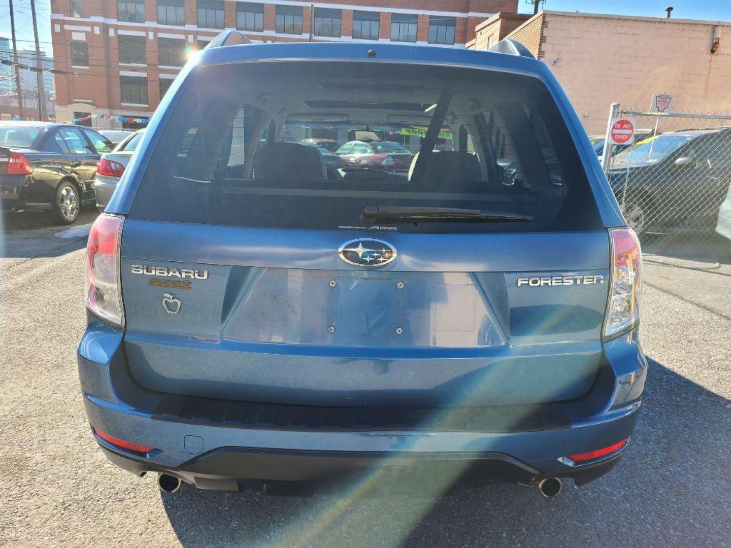2009 BLUE SUBARU FORESTER 2.5X PREMIUM (JF2SH63659H) with an 2.5L engine, Automatic transmission, located at 117 North Cameron Street, Harrisburg, PA, 17101, (717) 963-8962, 40.267021, -76.875351 - WE FINANCE!!! Good Credit/ Bad Credit/ No Credit - ALL Trade-Ins Welcomed!!! ***Guaranteed Credit Approval*** APPLY ONLINE or CALL us TODAY ;) Internet Prices and Marketplace Prices are SPECIAL discounted ***CASH DEALS*** Retail Prices are higher. Please call us to discuss your cash and finan - Photo#0