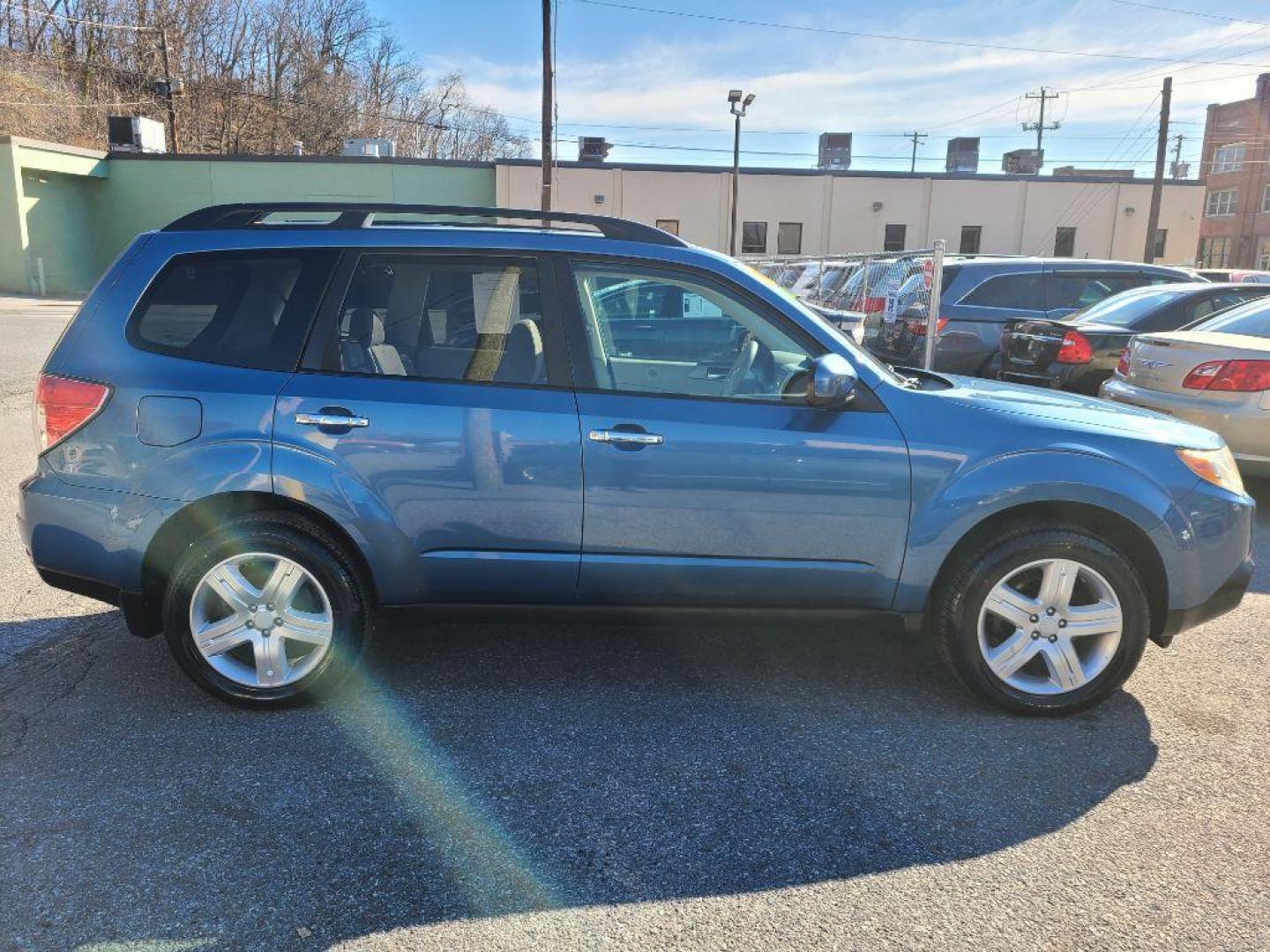 2009 BLUE SUBARU FORESTER 2.5X PREMIUM (JF2SH63659H) with an 2.5L engine, Automatic transmission, located at 117 North Cameron Street, Harrisburg, PA, 17101, (717) 963-8962, 40.267021, -76.875351 - WE FINANCE!!! Good Credit/ Bad Credit/ No Credit - ALL Trade-Ins Welcomed!!! ***Guaranteed Credit Approval*** APPLY ONLINE or CALL us TODAY ;) Internet Prices and Marketplace Prices are SPECIAL discounted ***CASH DEALS*** Retail Prices are higher. Please call us to discuss your cash and finan - Photo#5