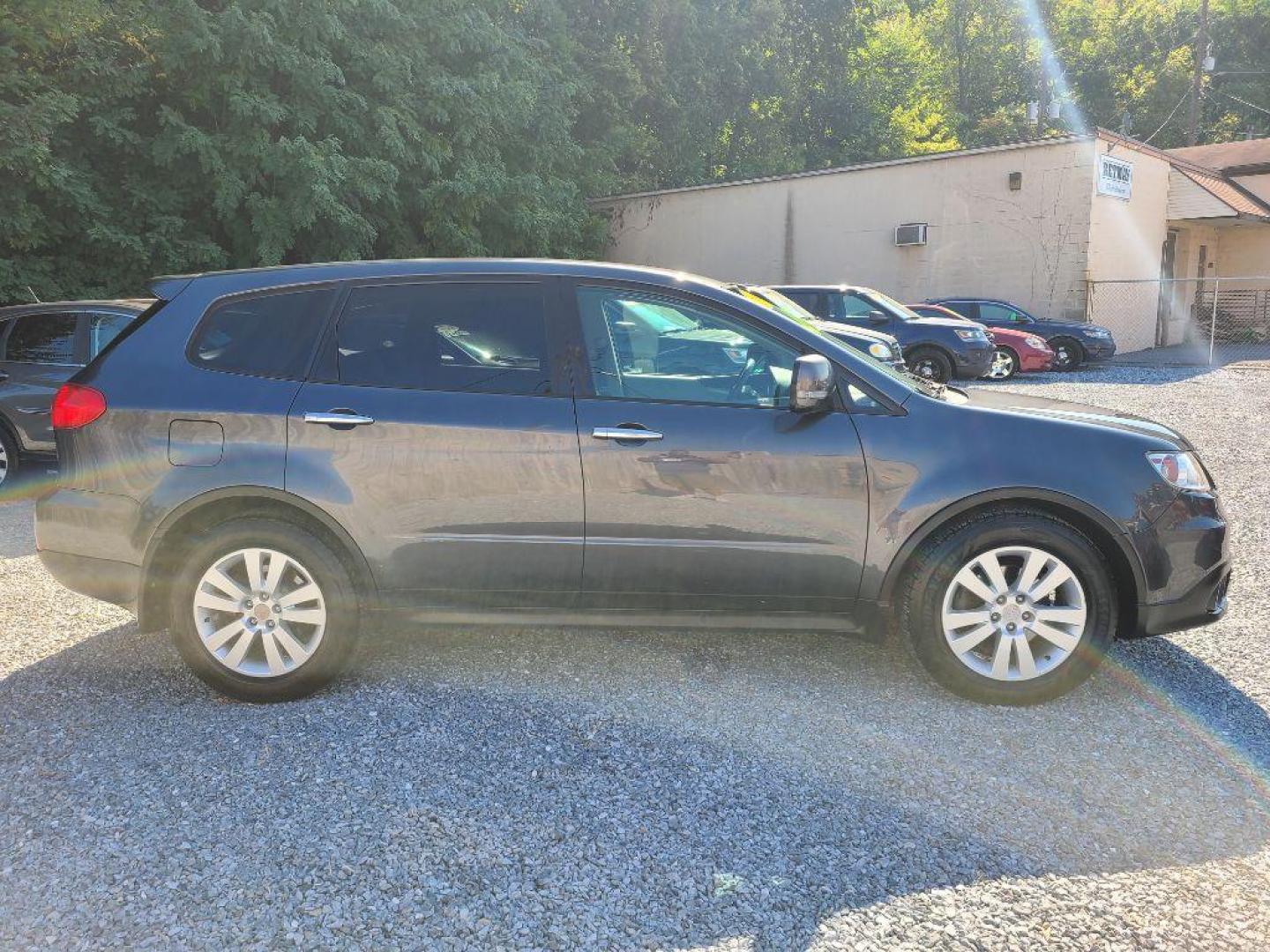 2009 GRAY SUBARU TRIBECA LIMITED (4S4WX92D994) with an 3.6L engine, Automatic transmission, located at 117 North Cameron Street, Harrisburg, PA, 17101, (717) 963-8962, 40.267021, -76.875351 - WE FINANCE!!! Good Credit/ Bad Credit/ No Credit - ALL Trade-Ins Welcomed!!! ***Guaranteed Credit Approval*** APPLY ONLINE or CALL us TODAY ;) Internet Prices and Marketplace Prices are SPECIAL discounted ***CASH DEALS*** Retail Prices are higher. Please call us to discuss your cash and finan - Photo#5