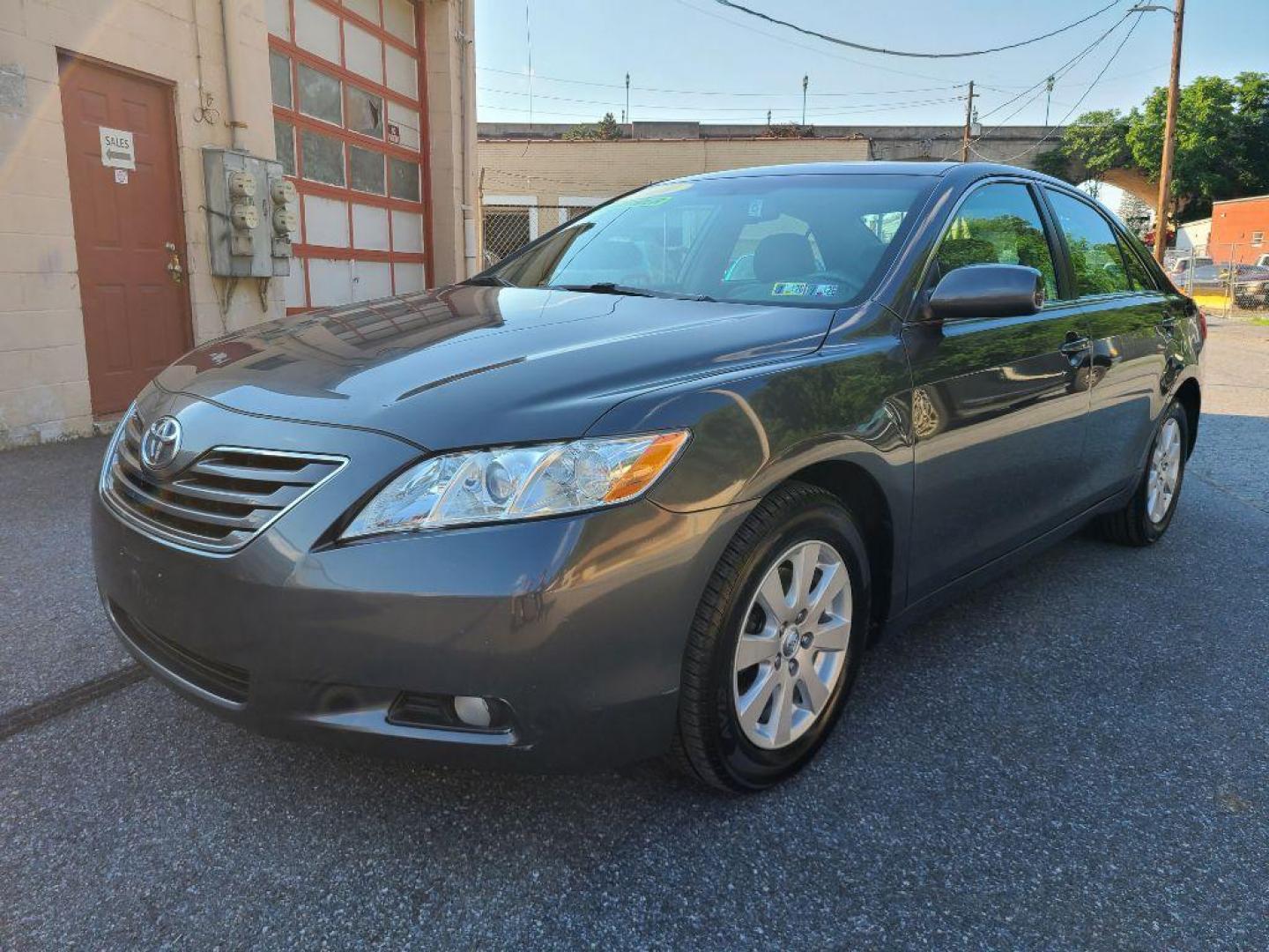 2009 GRAY TOYOTA CAMRY SE (4T1BK46K49U) with an 3.5L engine, Automatic transmission, located at 117 North Cameron Street, Harrisburg, PA, 17101, (717) 963-8962, 40.267021, -76.875351 - Photo#0