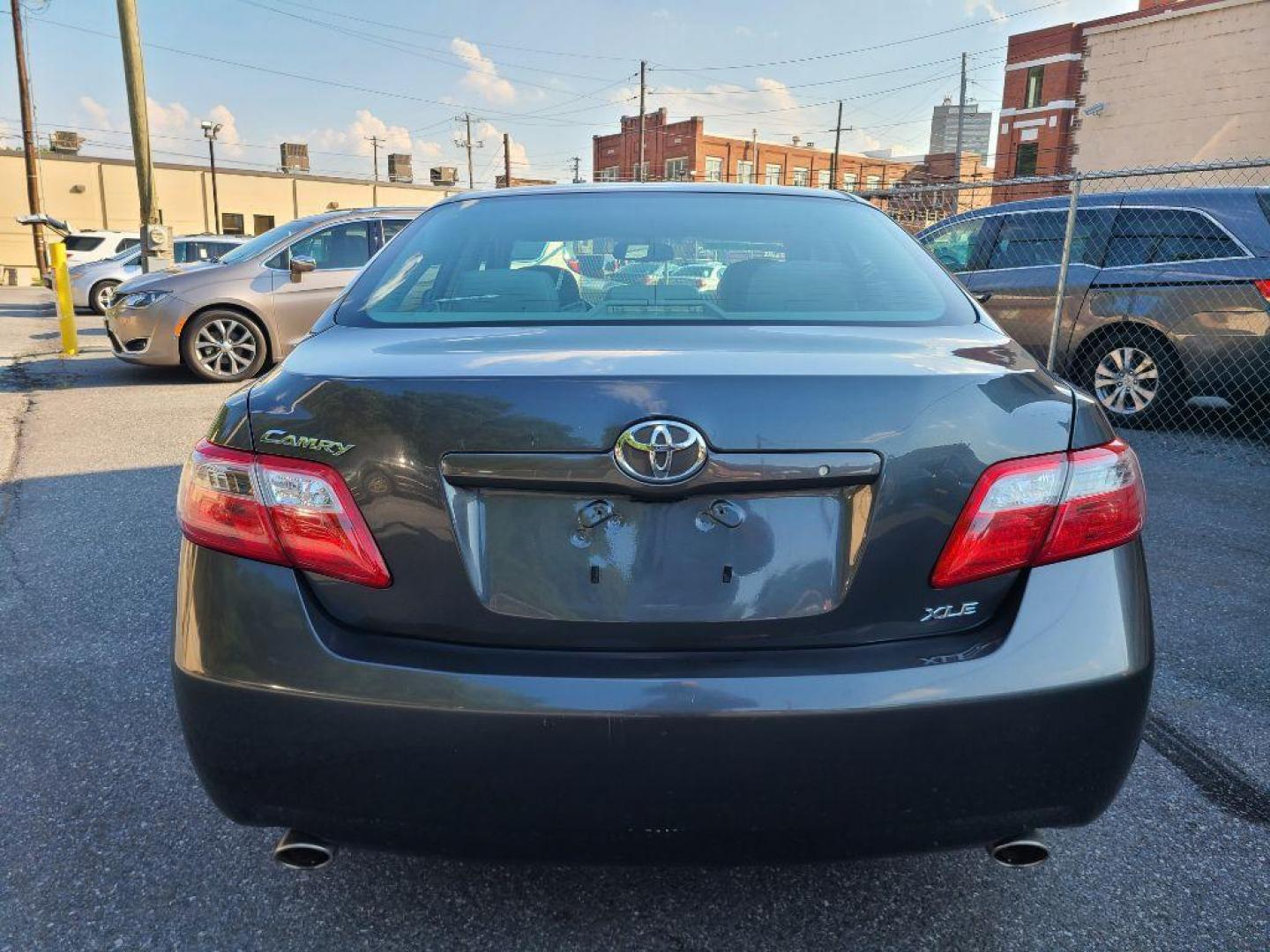 2009 GRAY TOYOTA CAMRY SE (4T1BK46K49U) with an 3.5L engine, Automatic transmission, located at 117 North Cameron Street, Harrisburg, PA, 17101, (717) 963-8962, 40.267021, -76.875351 - Photo#1