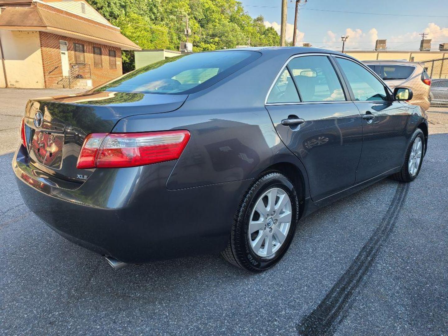 2009 GRAY TOYOTA CAMRY SE (4T1BK46K49U) with an 3.5L engine, Automatic transmission, located at 117 North Cameron Street, Harrisburg, PA, 17101, (717) 963-8962, 40.267021, -76.875351 - Photo#4