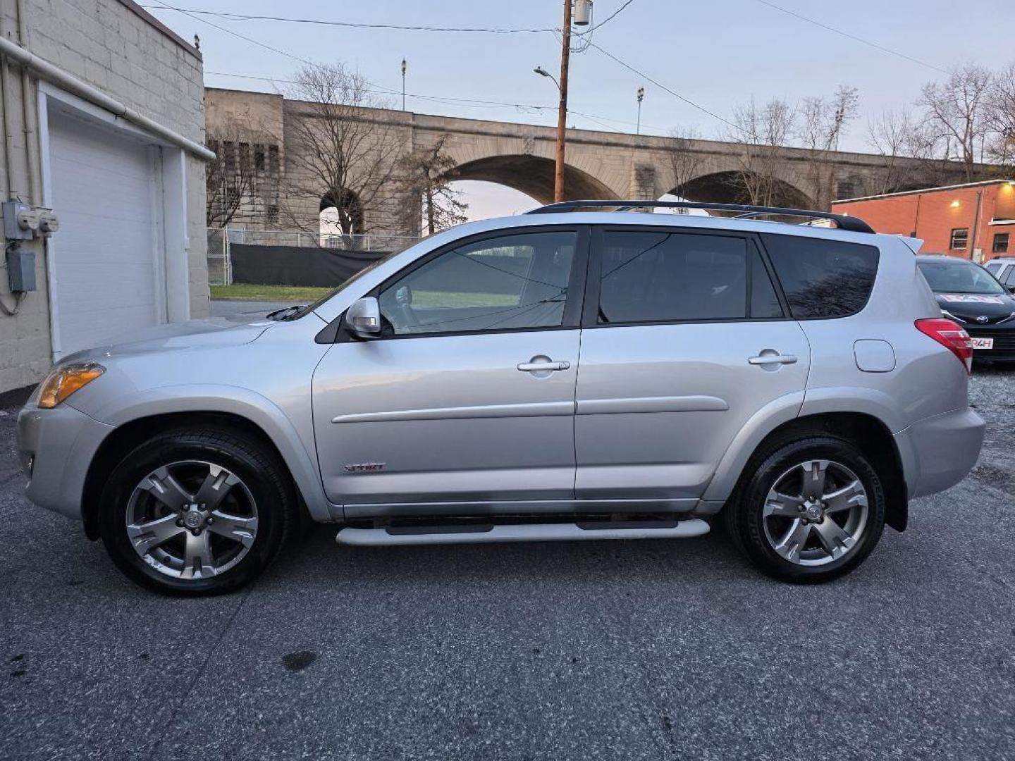 2009 SILVER TOYOTA RAV4 SPORT (JTMBK32V395) with an 3.5L engine, Automatic transmission, located at 117 North Cameron Street, Harrisburg, PA, 17101, (717) 963-8962, 40.267021, -76.875351 - WE FINANCE!!! Good Credit/ Bad Credit/ No Credit - ALL Trade-Ins Welcomed!!! ***Guaranteed Credit Approval*** APPLY ONLINE or CALL us TODAY ;) Please call us to discuss your cash and financing options. - Photo#1