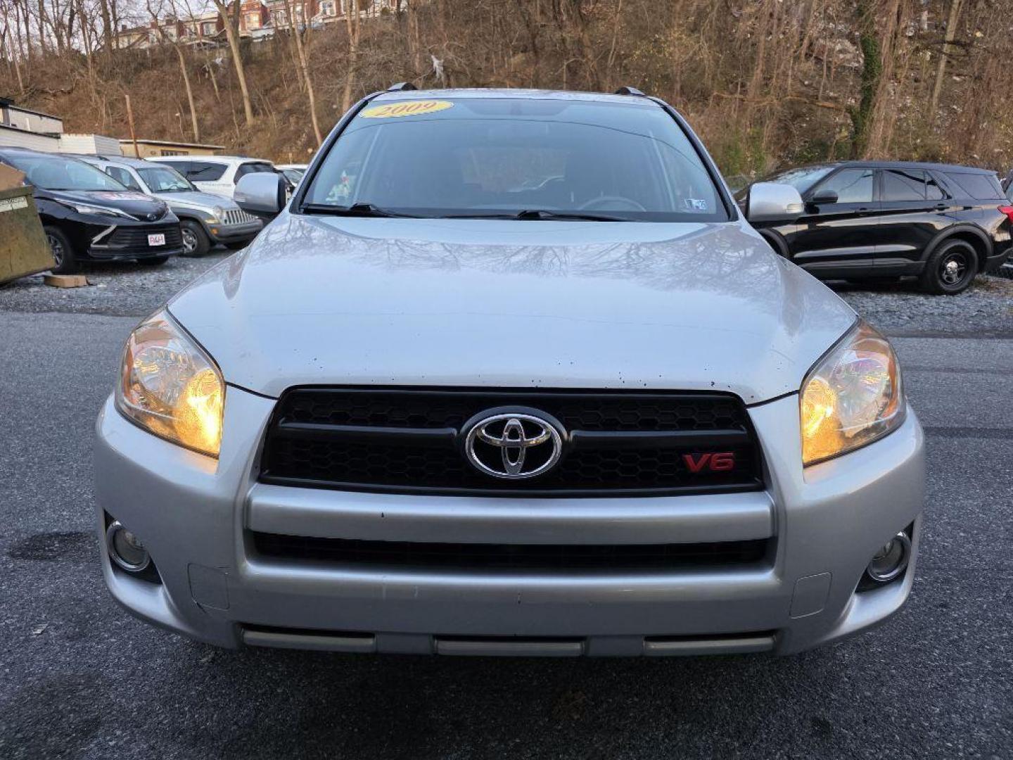 2009 SILVER TOYOTA RAV4 SPORT (JTMBK32V395) with an 3.5L engine, Automatic transmission, located at 117 North Cameron Street, Harrisburg, PA, 17101, (717) 963-8962, 40.267021, -76.875351 - WE FINANCE!!! Good Credit/ Bad Credit/ No Credit - ALL Trade-Ins Welcomed!!! ***Guaranteed Credit Approval*** APPLY ONLINE or CALL us TODAY ;) Please call us to discuss your cash and financing options. - Photo#7