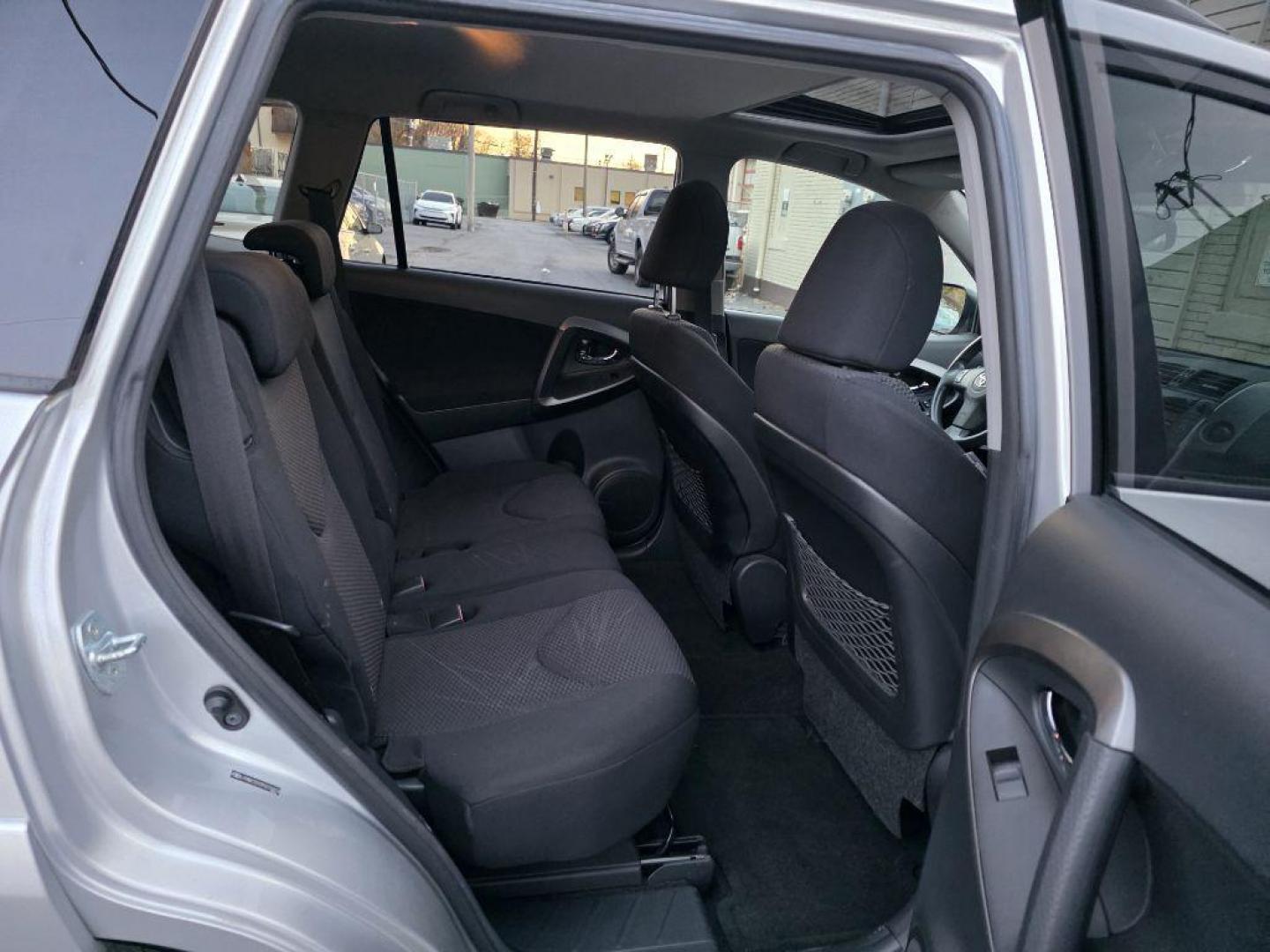 2009 SILVER TOYOTA RAV4 SPORT (JTMBK32V395) with an 3.5L engine, Automatic transmission, located at 117 North Cameron Street, Harrisburg, PA, 17101, (717) 963-8962, 40.267021, -76.875351 - WE FINANCE!!! Good Credit/ Bad Credit/ No Credit - ALL Trade-Ins Welcomed!!! ***Guaranteed Credit Approval*** APPLY ONLINE or CALL us TODAY ;) Please call us to discuss your cash and financing options. - Photo#11