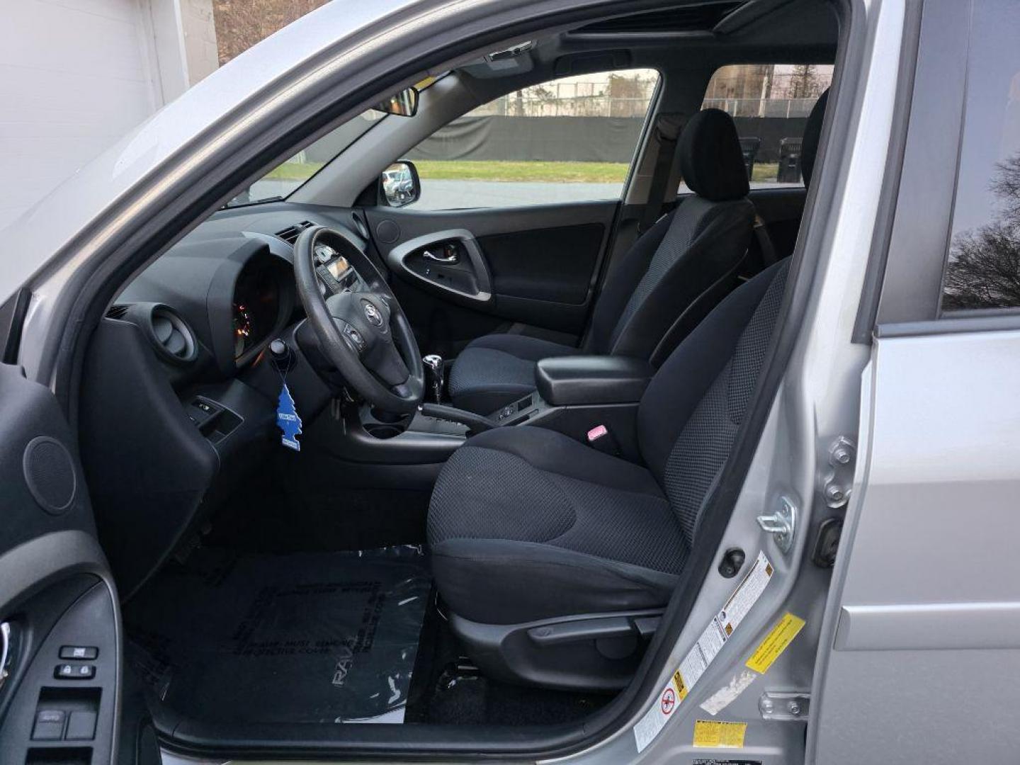 2009 SILVER TOYOTA RAV4 SPORT (JTMBK32V395) with an 3.5L engine, Automatic transmission, located at 117 North Cameron Street, Harrisburg, PA, 17101, (717) 963-8962, 40.267021, -76.875351 - WE FINANCE!!! Good Credit/ Bad Credit/ No Credit - ALL Trade-Ins Welcomed!!! ***Guaranteed Credit Approval*** APPLY ONLINE or CALL us TODAY ;) Please call us to discuss your cash and financing options. - Photo#14