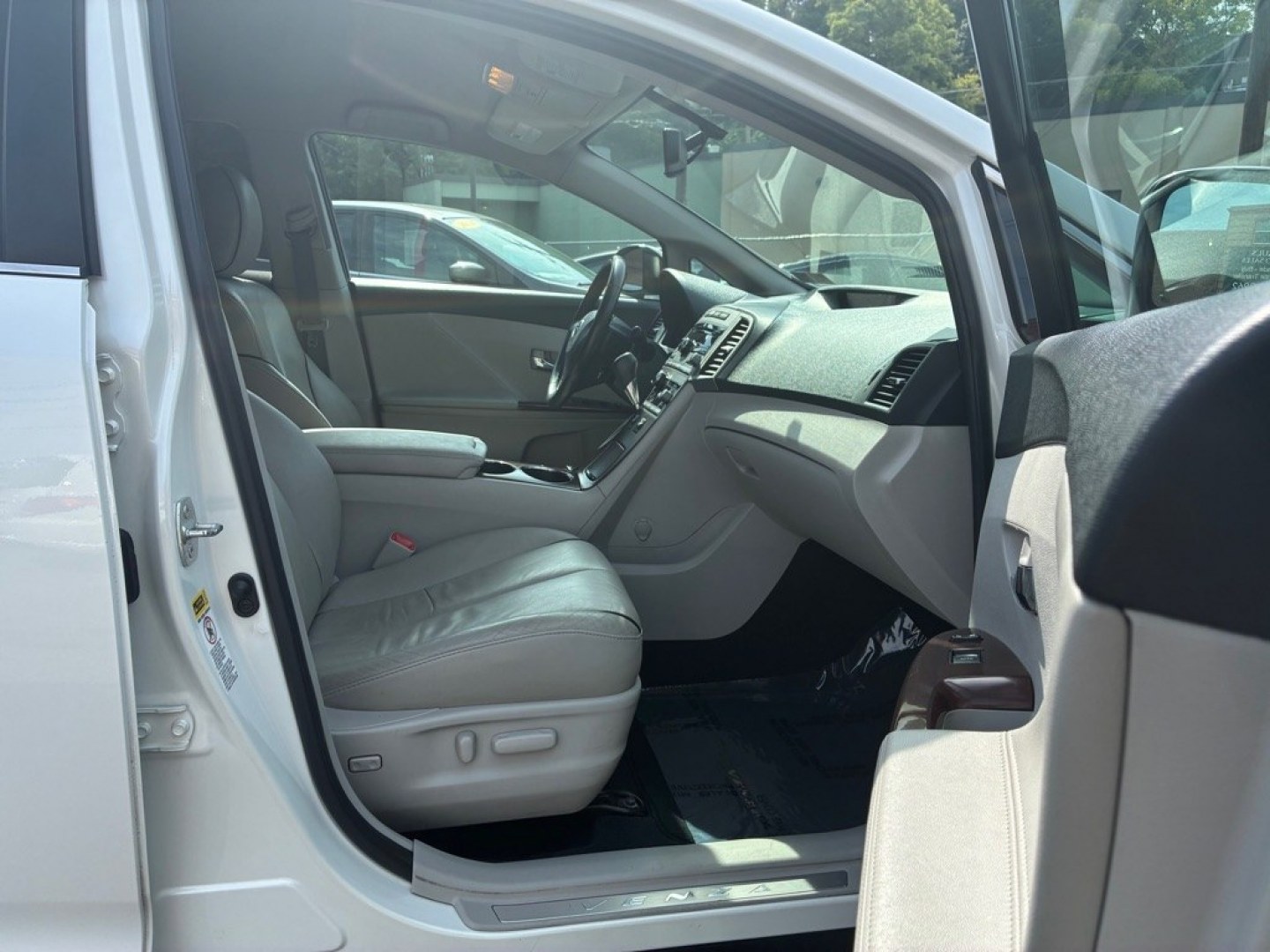 2009 WHITE TOYOTA VENZA (4T3BK11A29U) with an 3.5L engine, Automatic transmission, located at 117 North Cameron Street, Harrisburg, PA, 17101, (717) 963-8962, 40.267021, -76.875351 - WE FINANCE!!! MOST vehicles are available for financing. Good Credit/ Challenged Credit/ No Credit - ALL Trade-Ins Welcomed!!! APPLY ONLINE or CALL us TODAY Please call us to discuss your cash and/or financing options. Thanks for checking our inventory! We're here to help.- Photo#8