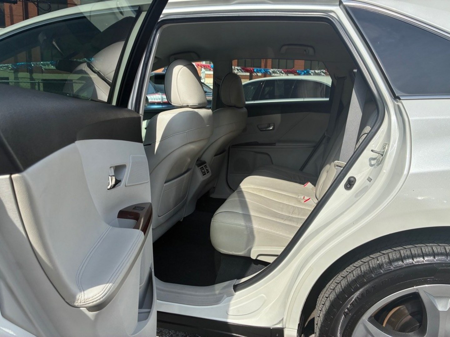 2009 WHITE TOYOTA VENZA (4T3BK11A29U) with an 3.5L engine, Automatic transmission, located at 117 North Cameron Street, Harrisburg, PA, 17101, (717) 963-8962, 40.267021, -76.875351 - WE FINANCE!!! MOST vehicles are available for financing. Good Credit/ Challenged Credit/ No Credit - ALL Trade-Ins Welcomed!!! APPLY ONLINE or CALL us TODAY Please call us to discuss your cash and/or financing options. Thanks for checking our inventory! We're here to help.- Photo#11