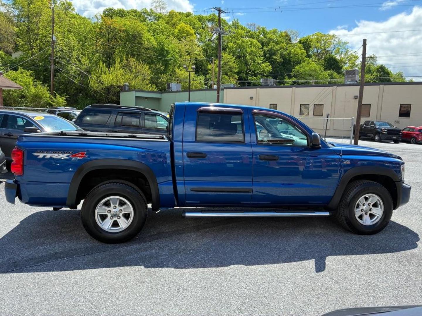 2010 BLUE DODGE DAKOTA TRX (1D7CW7GP2AS) with an 4.7L engine, Automatic transmission, located at 117 North Cameron Street, Harrisburg, PA, 17101, (717) 963-8962, 40.267021, -76.875351 - Photo#5