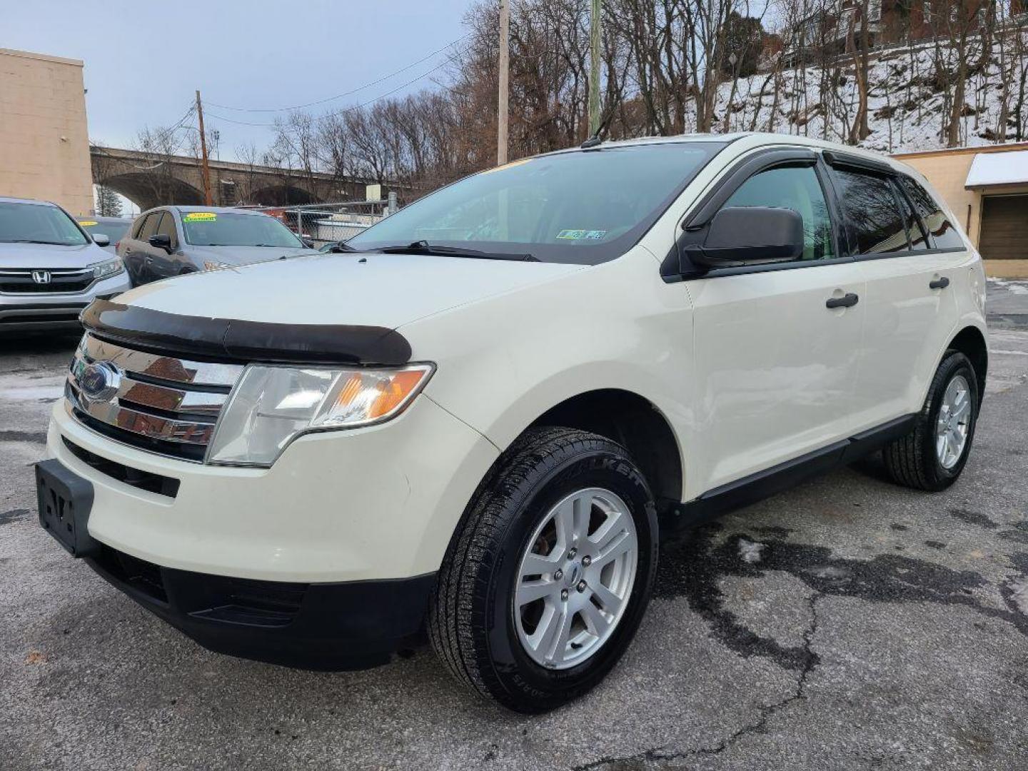 2010 WHITE FORD EDGE SE (2FMDK3GC5AB) with an 3.5L engine, Automatic transmission, located at 117 North Cameron Street, Harrisburg, PA, 17101, (717) 963-8962, 40.267021, -76.875351 - WE FINANCE!!! Good Credit/ Bad Credit/ No Credit - ALL Trade-Ins Welcomed!!! ***Guaranteed Credit Approval*** APPLY ONLINE or CALL us TODAY ;) Internet Prices and Marketplace Prices are SPECIAL discounted ***CASH DEALS*** Retail Prices are higher. Please call us to discuss your cash and finan - Photo#0