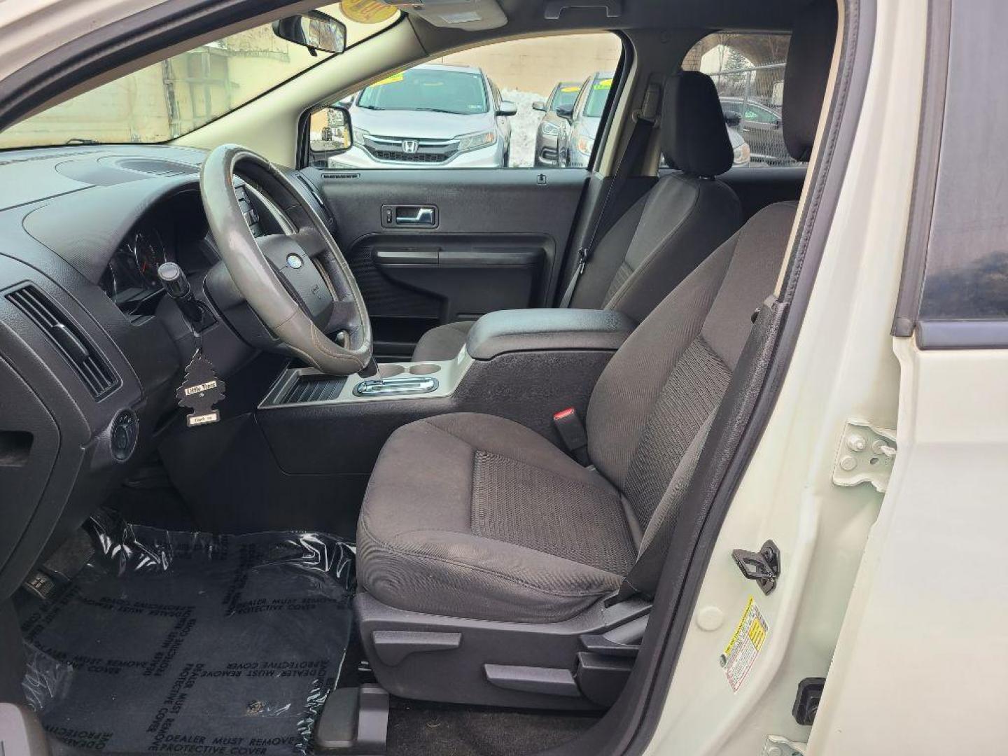 2010 WHITE FORD EDGE SE (2FMDK3GC5AB) with an 3.5L engine, Automatic transmission, located at 117 North Cameron Street, Harrisburg, PA, 17101, (717) 963-8962, 40.267021, -76.875351 - WE FINANCE!!! Good Credit/ Bad Credit/ No Credit - ALL Trade-Ins Welcomed!!! ***Guaranteed Credit Approval*** APPLY ONLINE or CALL us TODAY ;) Internet Prices and Marketplace Prices are SPECIAL discounted ***CASH DEALS*** Retail Prices are higher. Please call us to discuss your cash and finan - Photo#13