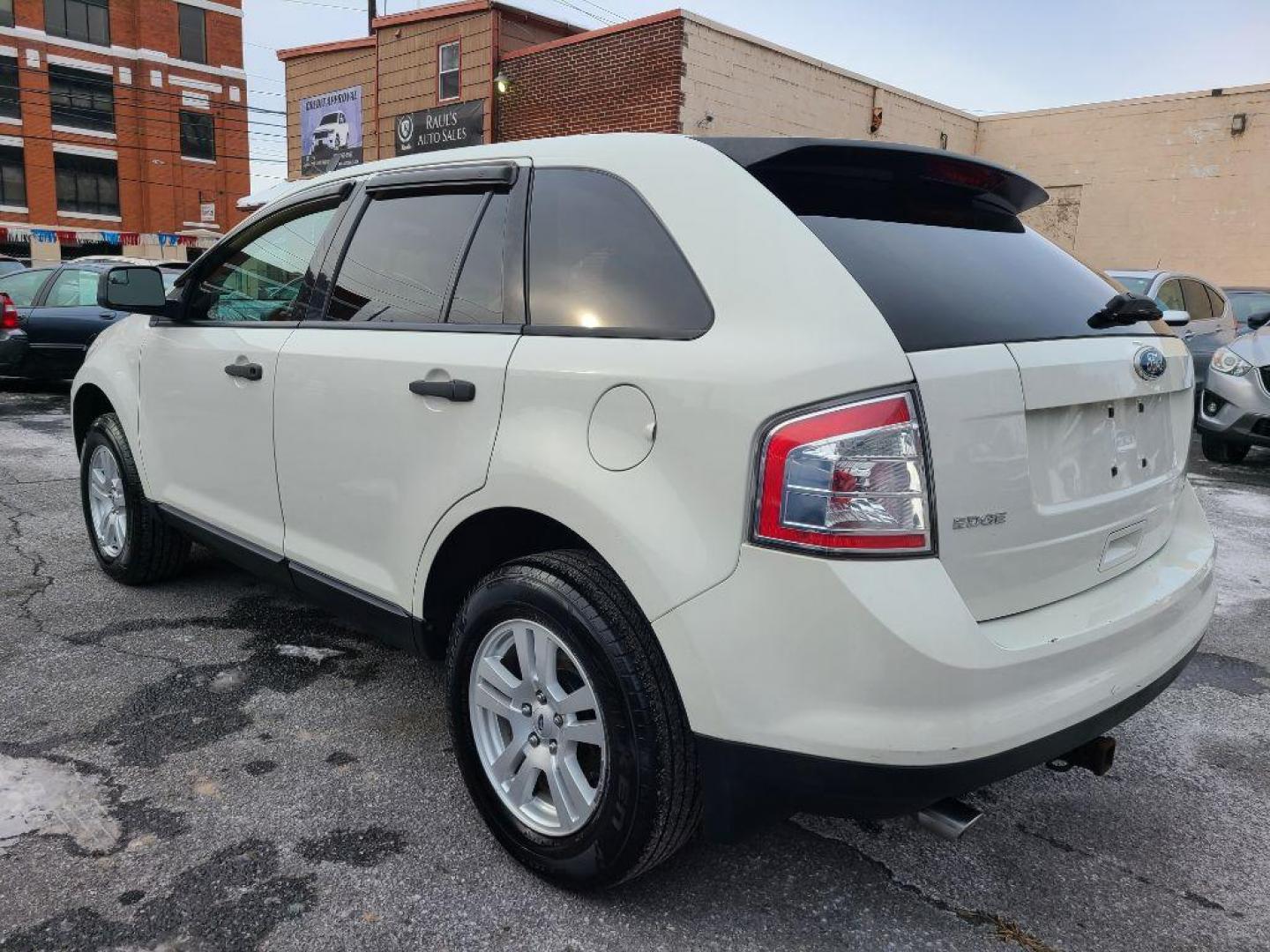 2010 WHITE FORD EDGE SE (2FMDK3GC5AB) with an 3.5L engine, Automatic transmission, located at 117 North Cameron Street, Harrisburg, PA, 17101, (717) 963-8962, 40.267021, -76.875351 - WE FINANCE!!! Good Credit/ Bad Credit/ No Credit - ALL Trade-Ins Welcomed!!! ***Guaranteed Credit Approval*** APPLY ONLINE or CALL us TODAY ;) Internet Prices and Marketplace Prices are SPECIAL discounted ***CASH DEALS*** Retail Prices are higher. Please call us to discuss your cash and finan - Photo#2