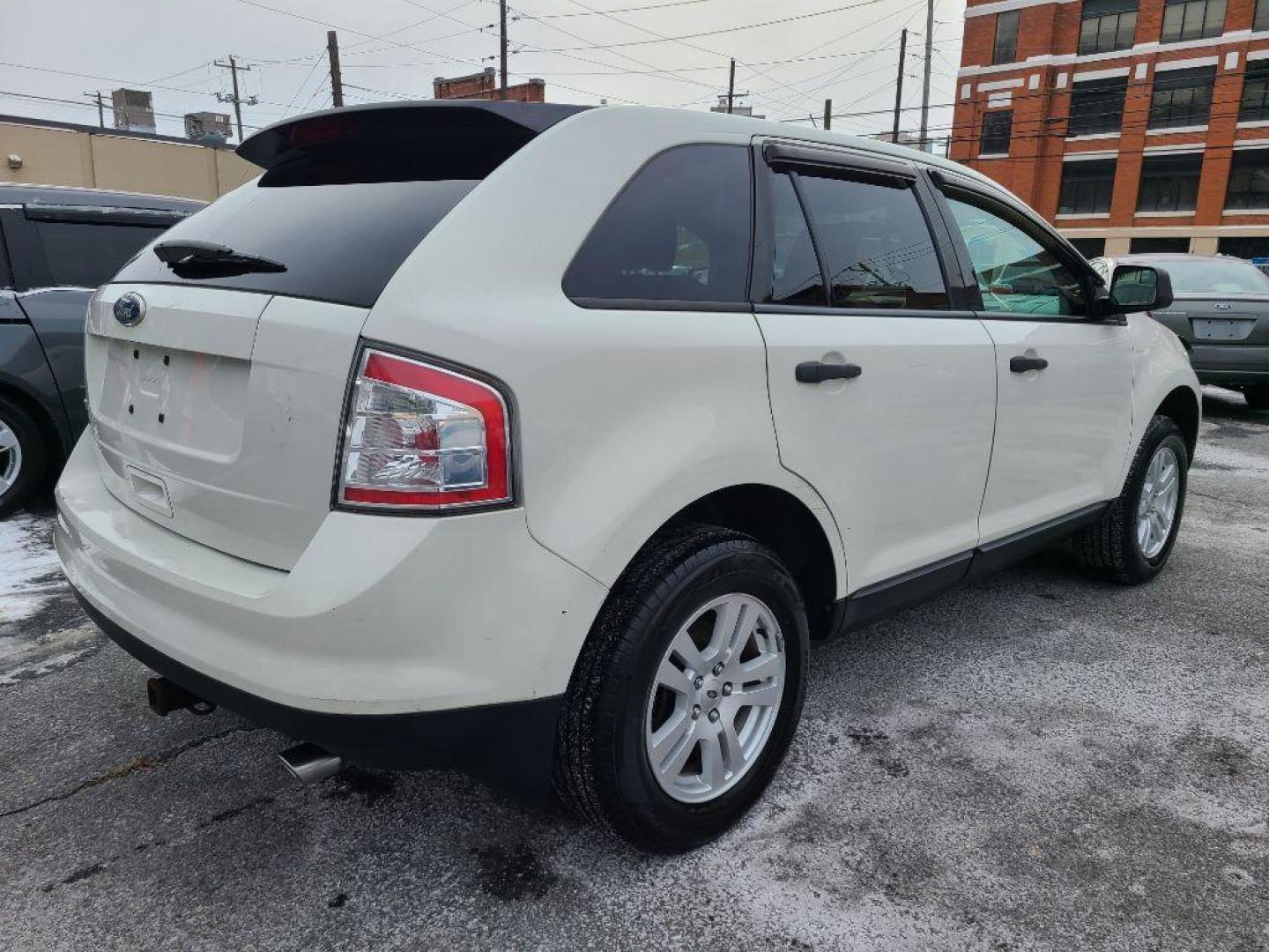 2010 WHITE FORD EDGE SE (2FMDK3GC5AB) with an 3.5L engine, Automatic transmission, located at 117 North Cameron Street, Harrisburg, PA, 17101, (717) 963-8962, 40.267021, -76.875351 - WE FINANCE!!! Good Credit/ Bad Credit/ No Credit - ALL Trade-Ins Welcomed!!! ***Guaranteed Credit Approval*** APPLY ONLINE or CALL us TODAY ;) Internet Prices and Marketplace Prices are SPECIAL discounted ***CASH DEALS*** Retail Prices are higher. Please call us to discuss your cash and finan - Photo#4