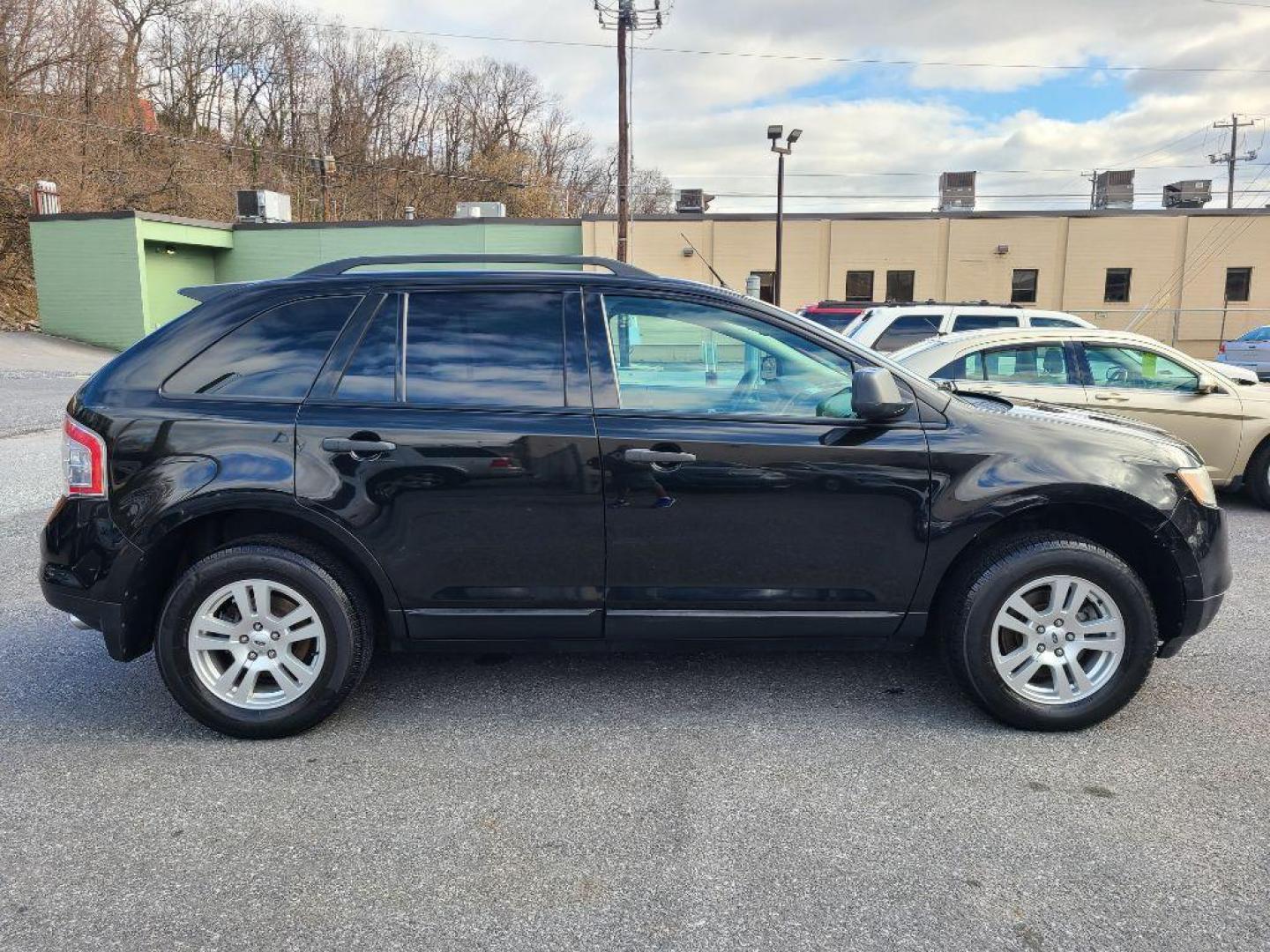 2010 BLACK FORD EDGE SE (2FMDK3GC9AB) with an 3.5L engine, Automatic transmission, located at 117 North Cameron Street, Harrisburg, PA, 17101, (717) 963-8962, 40.267021, -76.875351 - Photo#6