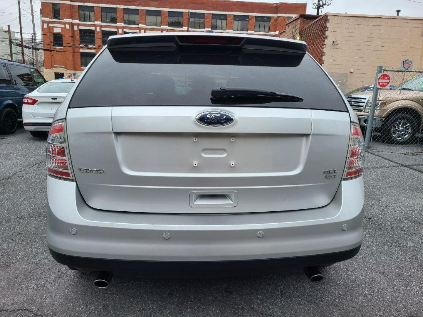 2010 SILVER FORD EDGE SEL (2FMDK4JC2AB) with an 3.5L engine, Automatic transmission, located at 117 North Cameron Street, Harrisburg, PA, 17101, (717) 963-8962, 40.267021, -76.875351 - WE FINANCE!!! Good Credit/ Bad Credit/ No Credit - ALL Trade-Ins Welcomed!!! ***Guaranteed Credit Approval*** APPLY ONLINE or CALL us TODAY ;) Please call us to discuss your cash and financing options. - Photo#3