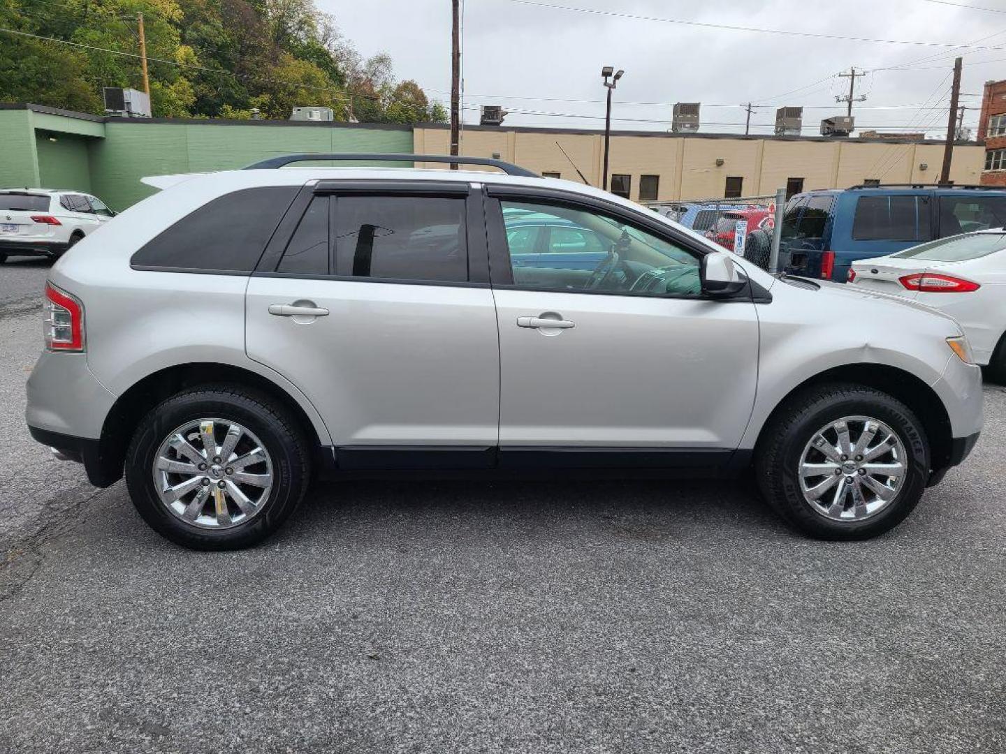 2010 SILVER FORD EDGE SEL (2FMDK4JC2AB) with an 3.5L engine, Automatic transmission, located at 117 North Cameron Street, Harrisburg, PA, 17101, (717) 963-8962, 40.267021, -76.875351 - WE FINANCE!!! Good Credit/ Bad Credit/ No Credit - ALL Trade-Ins Welcomed!!! ***Guaranteed Credit Approval*** APPLY ONLINE or CALL us TODAY ;) Please call us to discuss your cash and financing options. - Photo#5
