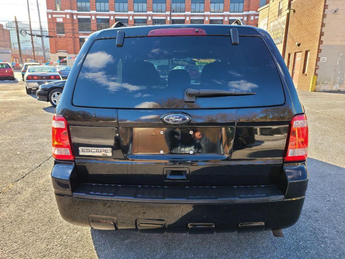 2010 BLACK FORD ESCAPE XLT (1FMCU9D75AK) with an 2.5L engine, Automatic transmission, located at 117 North Cameron Street, Harrisburg, PA, 17101, (717) 963-8962, 40.267021, -76.875351 - WE FINANCE!!! Good Credit/ Bad Credit/ No Credit - ALL Trade-Ins Welcomed!!! ***Guaranteed Credit Approval*** APPLY ONLINE or CALL us TODAY ;) Internet Prices and Marketplace Prices are SPECIAL discounted ***CASH DEALS*** Retail Prices are higher. Please call us to discuss your cash and finan - Photo#3
