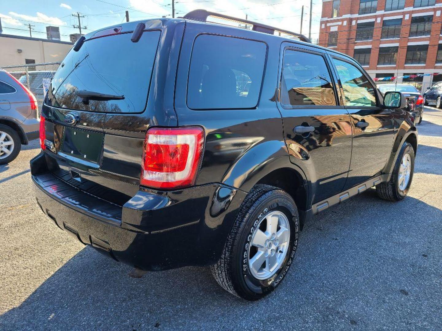 2010 BLACK FORD ESCAPE XLT (1FMCU9D75AK) with an 2.5L engine, Automatic transmission, located at 117 North Cameron Street, Harrisburg, PA, 17101, (717) 963-8962, 40.267021, -76.875351 - WE FINANCE!!! Good Credit/ Bad Credit/ No Credit - ALL Trade-Ins Welcomed!!! ***Guaranteed Credit Approval*** APPLY ONLINE or CALL us TODAY ;) Internet Prices and Marketplace Prices are SPECIAL discounted ***CASH DEALS*** Retail Prices are higher. Please call us to discuss your cash and finan - Photo#4