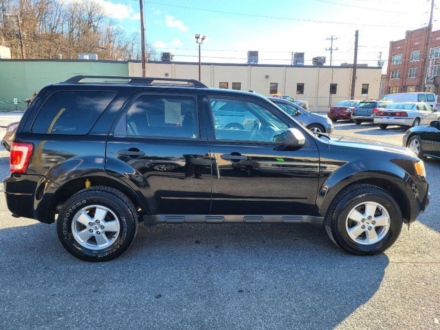2010 BLACK FORD ESCAPE XLT (1FMCU9D75AK) with an 2.5L engine, Automatic transmission, located at 117 North Cameron Street, Harrisburg, PA, 17101, (717) 963-8962, 40.267021, -76.875351 - WE FINANCE!!! Good Credit/ Bad Credit/ No Credit - ALL Trade-Ins Welcomed!!! ***Guaranteed Credit Approval*** APPLY ONLINE or CALL us TODAY ;) Internet Prices and Marketplace Prices are SPECIAL discounted ***CASH DEALS*** Retail Prices are higher. Please call us to discuss your cash and finan - Photo#5