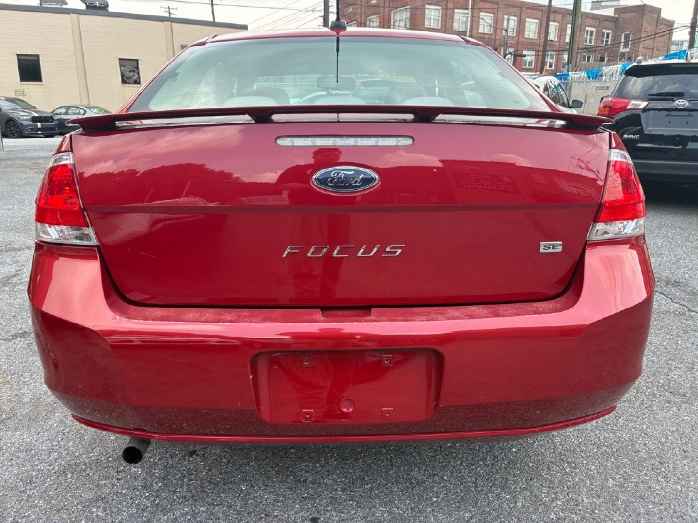 2010 RED FORD FOCUS SE (1FAHP3FN9AW) with an 2.0L engine, Automatic transmission, located at 117 North Cameron Street, Harrisburg, PA, 17101, (717) 963-8962, 40.267021, -76.875351 - WE FINANCE!!! Good Credit/ Challenged Credit/ No Credit - ALL Trade-Ins Welcomed!!! APPLY ONLINE or CALL us TODAY ;) Please call us to discuss your cash and/or financing options.- Photo#3