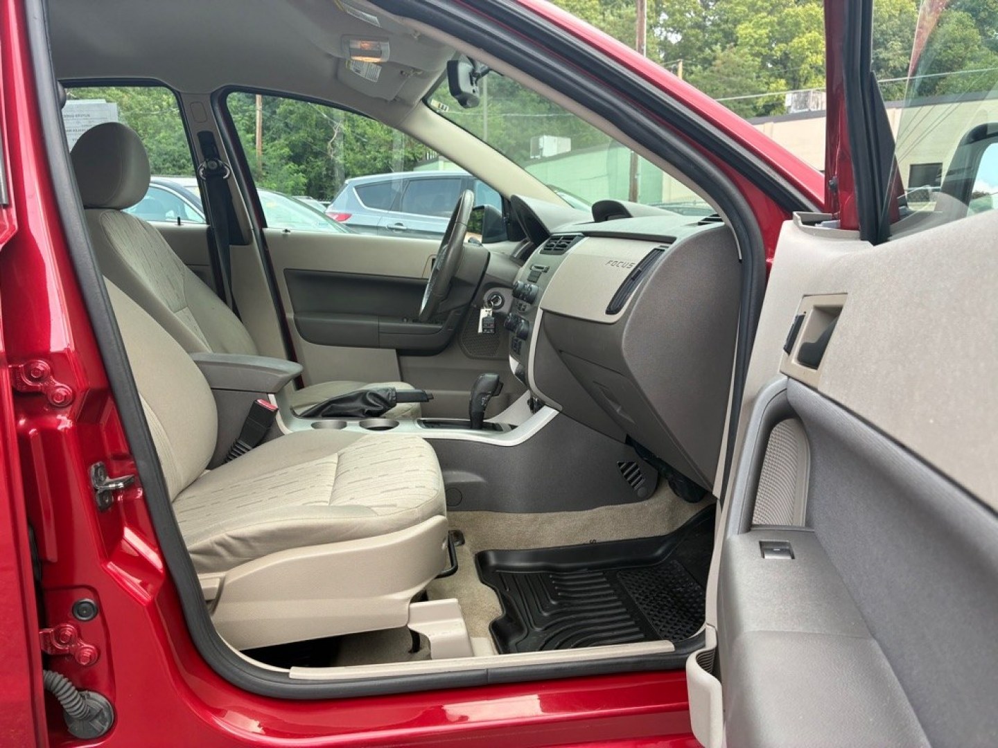 2010 RED FORD FOCUS SE (1FAHP3FN9AW) with an 2.0L engine, Automatic transmission, located at 117 North Cameron Street, Harrisburg, PA, 17101, (717) 963-8962, 40.267021, -76.875351 - WE FINANCE!!! Good Credit/ Challenged Credit/ No Credit - ALL Trade-Ins Welcomed!!! APPLY ONLINE or CALL us TODAY ;) Please call us to discuss your cash and/or financing options.- Photo#8