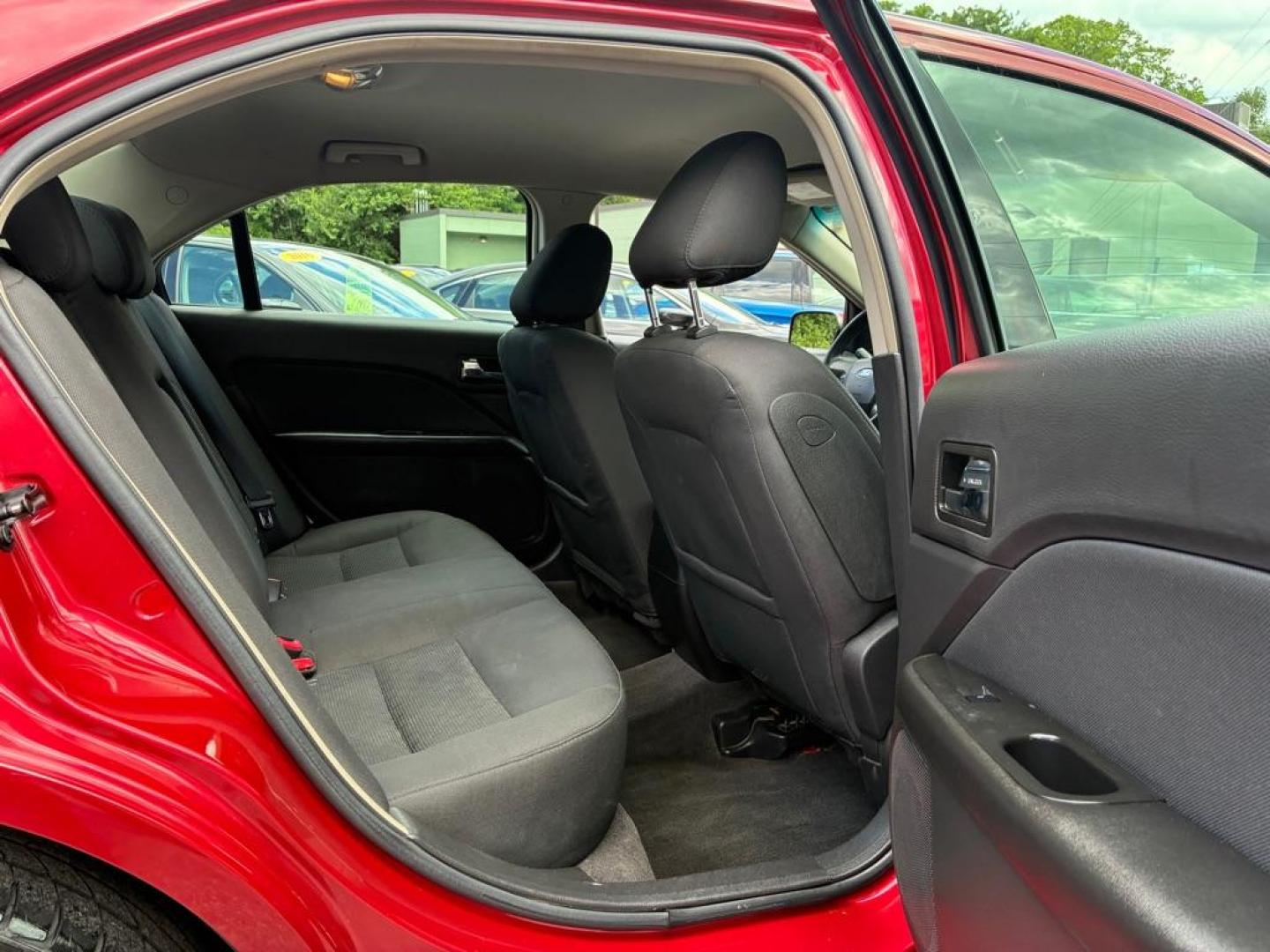 2010 RED FORD FUSION SE (3FAHP0HA2AR) with an 2.5L engine, Automatic transmission, located at 117 North Cameron Street, Harrisburg, PA, 17101, (717) 963-8962, 40.267021, -76.875351 - WE FINANCE!!! MOST vehicles are available for financing. Good Credit/ Challenged Credit/ No Credit - ALL Trade-Ins Welcomed!!! APPLY ONLINE or CALL us TODAY Please call us to discuss your cash and/or financing options. Thanks for checking our inventory! We're here to help.- Photo#9