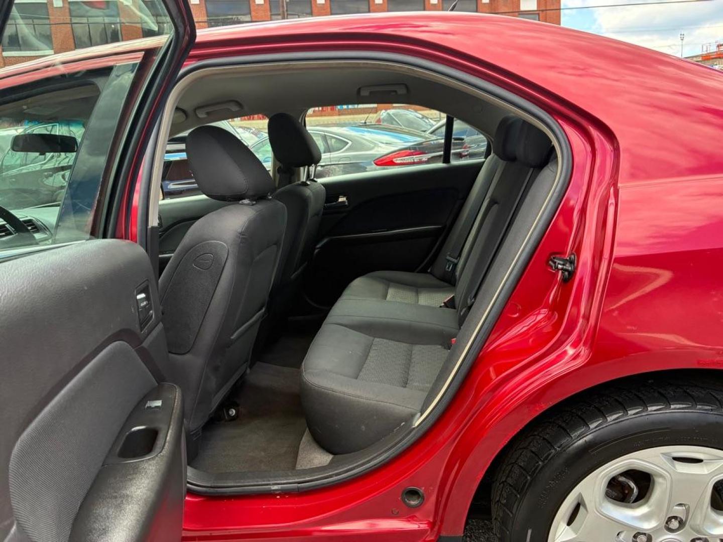 2010 RED FORD FUSION SE (3FAHP0HA2AR) with an 2.5L engine, Automatic transmission, located at 117 North Cameron Street, Harrisburg, PA, 17101, (717) 963-8962, 40.267021, -76.875351 - WE FINANCE!!! MOST vehicles are available for financing. Good Credit/ Challenged Credit/ No Credit - ALL Trade-Ins Welcomed!!! APPLY ONLINE or CALL us TODAY Please call us to discuss your cash and/or financing options. Thanks for checking our inventory! We're here to help.- Photo#11