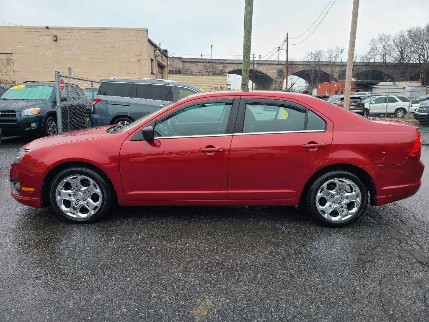 2010 RED FORD FUSION SE (3FAHP0HA7AR) with an 2.5L engine, Automatic transmission, located at 7981 Paxton Street, Harrisburg, PA, 17111, (717) 561-2926, 40.261490, -76.749229 - WE FINANCE!!! Good Credit/ Bad Credit/ No Credit - ALL Trade-Ins Welcomed!!! ***Guaranteed Credit Approval*** APPLY ONLINE or CALL us TODAY ;) Internet Prices and Marketplace Prices are SPECIAL discounted ***CASH DEALS*** Retail Prices are higher. Please call us to discuss your cash and finan - Photo#1