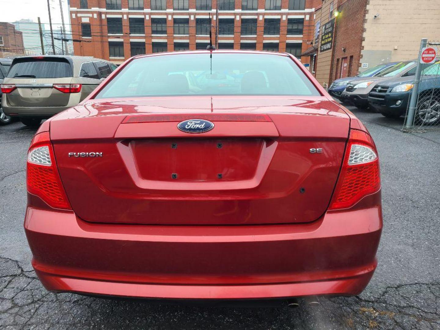2010 RED FORD FUSION SE (3FAHP0HA7AR) with an 2.5L engine, Automatic transmission, located at 7981 Paxton Street, Harrisburg, PA, 17111, (717) 561-2926, 40.261490, -76.749229 - WE FINANCE!!! Good Credit/ Bad Credit/ No Credit - ALL Trade-Ins Welcomed!!! ***Guaranteed Credit Approval*** APPLY ONLINE or CALL us TODAY ;) Internet Prices and Marketplace Prices are SPECIAL discounted ***CASH DEALS*** Retail Prices are higher. Please call us to discuss your cash and finan - Photo#3